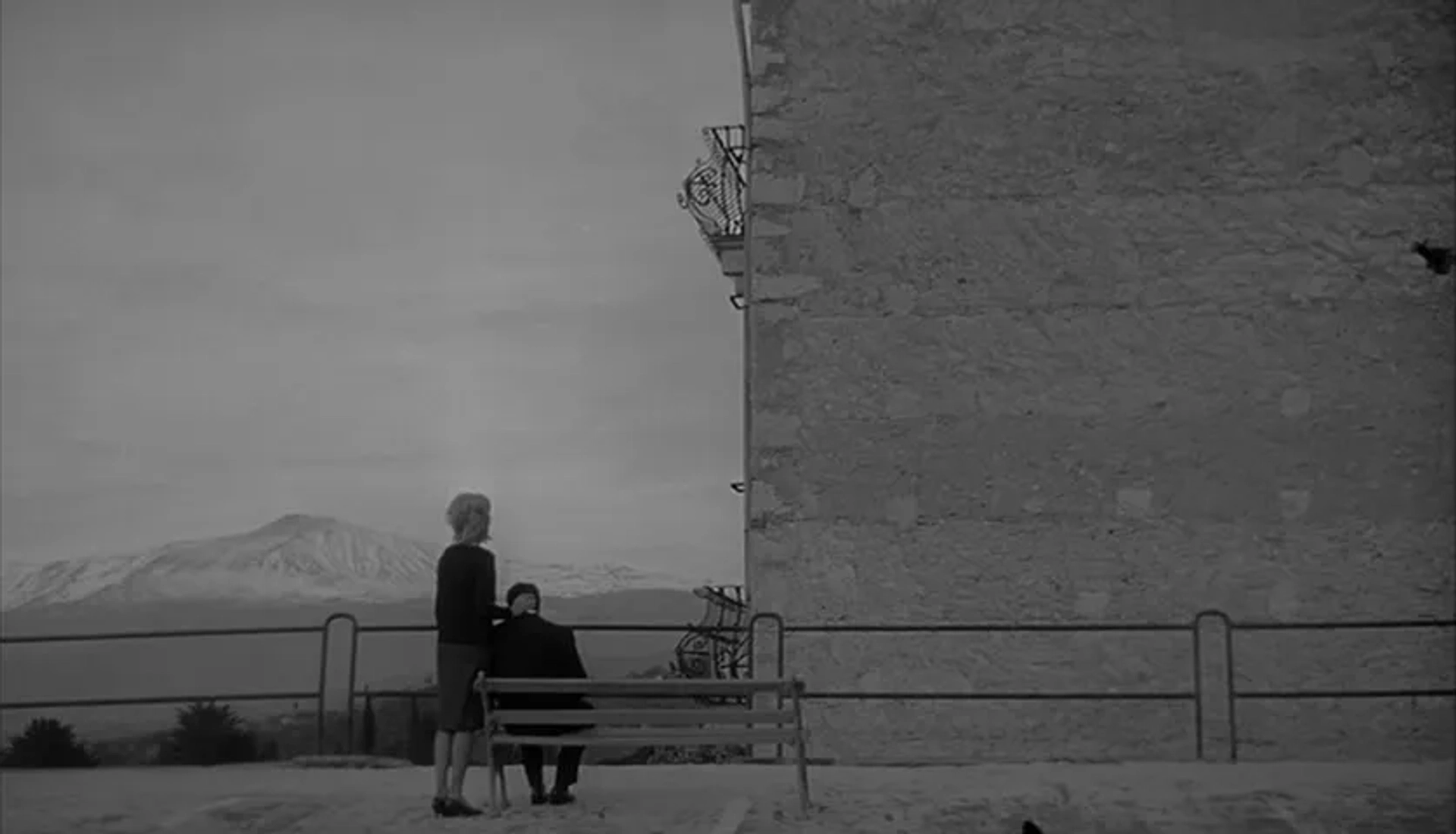 Gabriele Ferzetti and Monica Vitti in L'Avventura (1960)