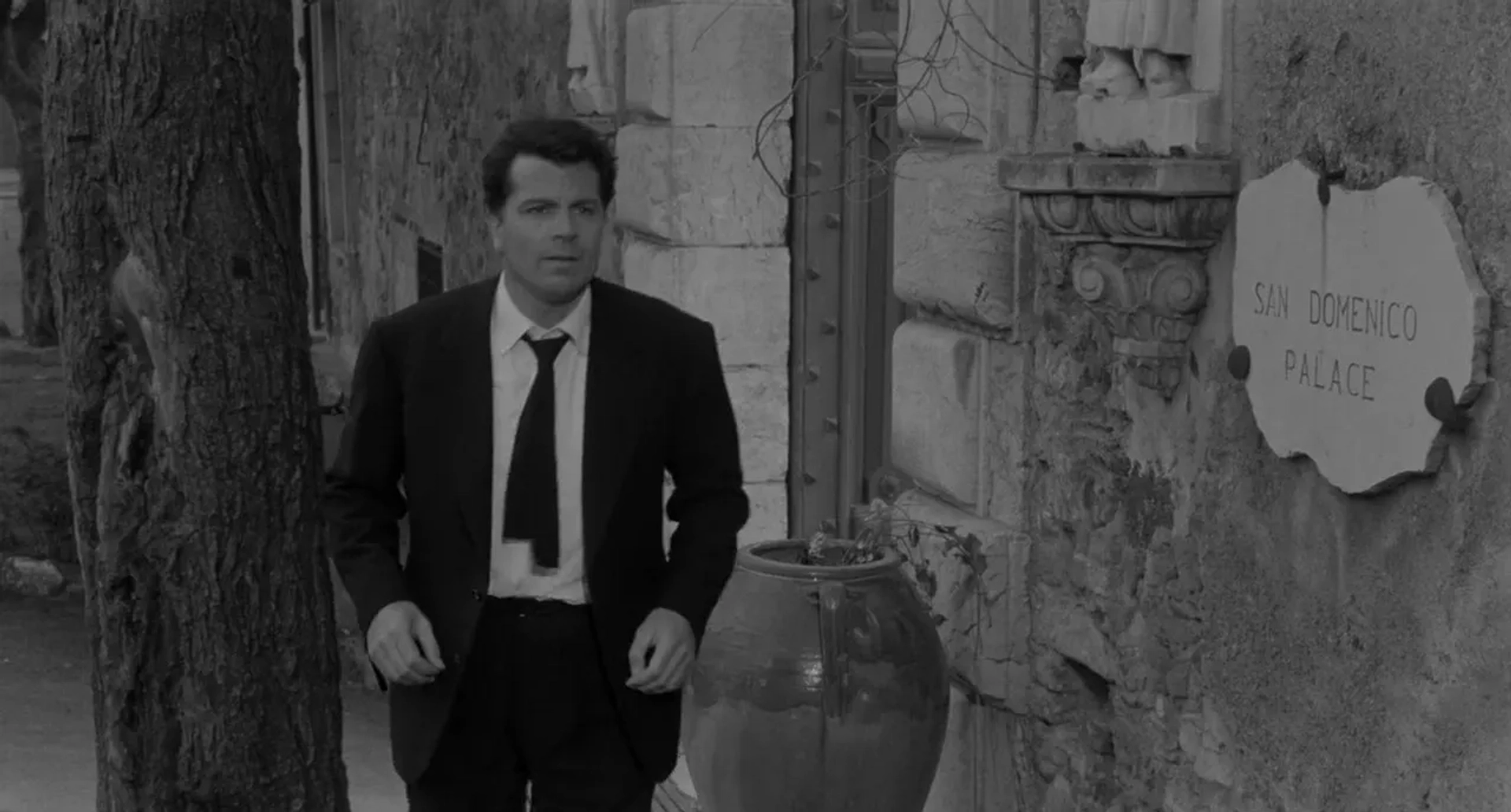 Gabriele Ferzetti in L'Avventura (1960)