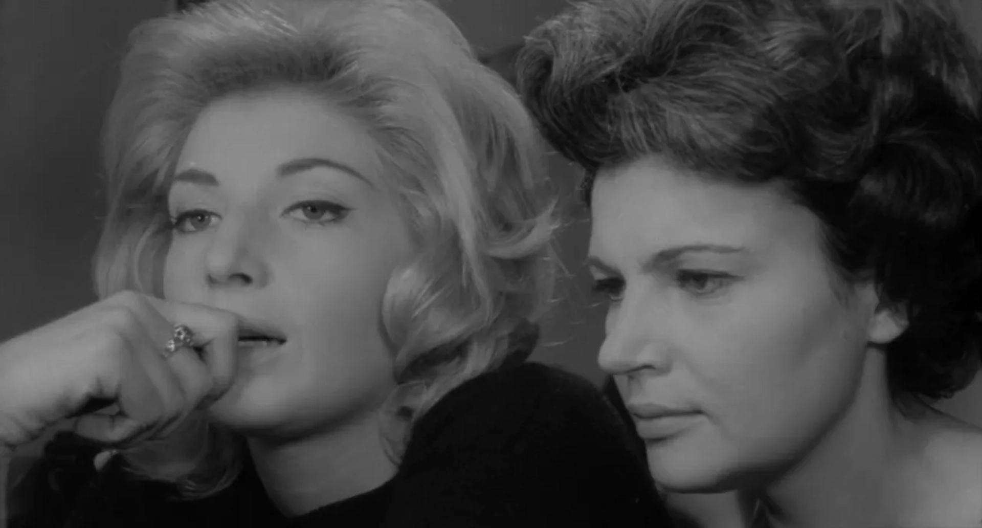 Esmeralda Ruspoli and Monica Vitti in L'Avventura (1960)