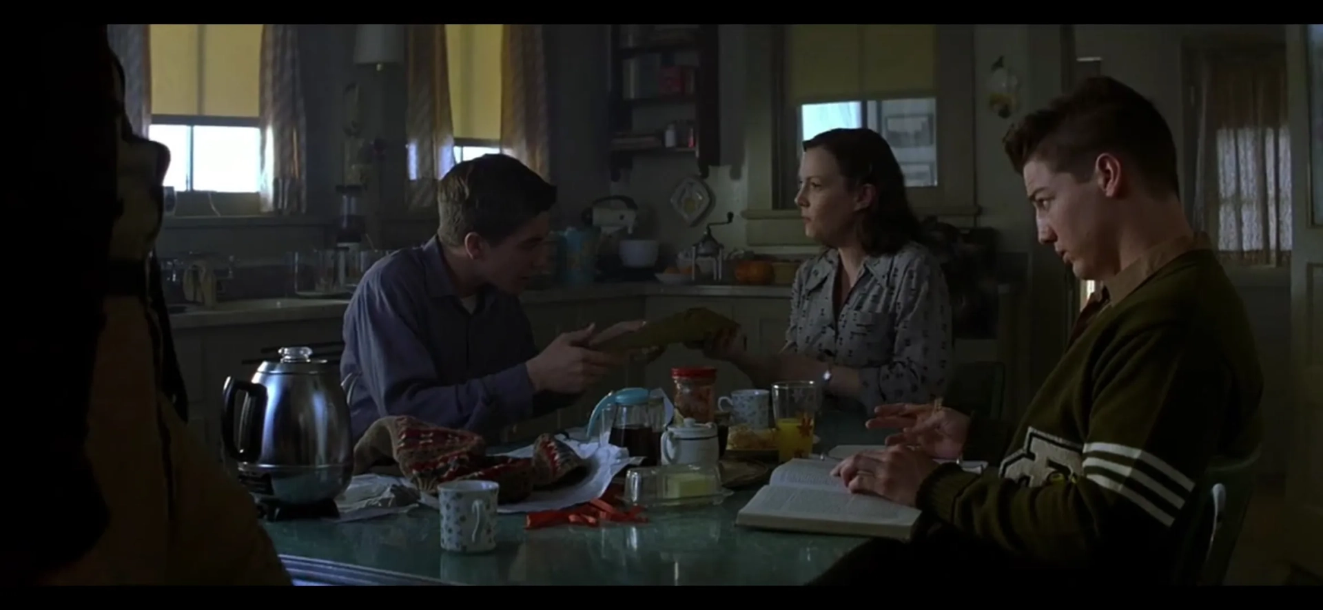 Natalie Canerday, Jake Gyllenhaal, and Scott Thomas in October Sky (1999)