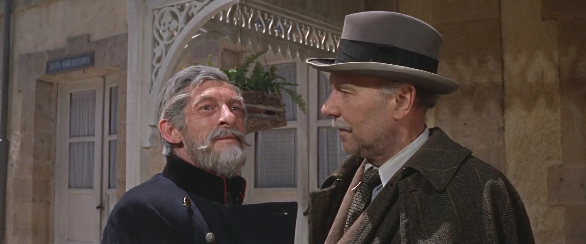 Jack MacGowran and Ralph Richardson in Doctor Zhivago (1965)