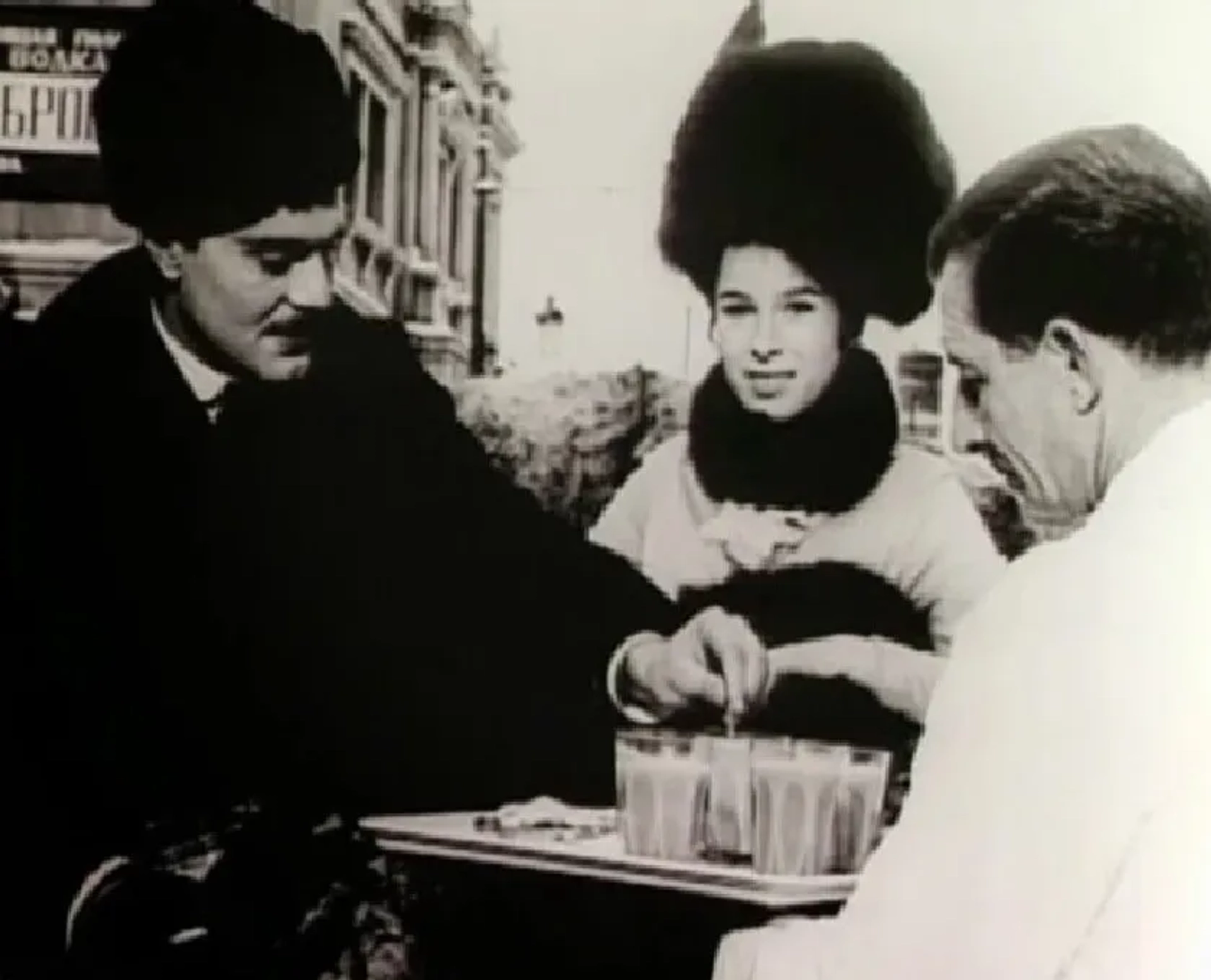 Geraldine Chaplin, Omar Sharif, and Robert Bolt in Doctor Zhivago (1965)