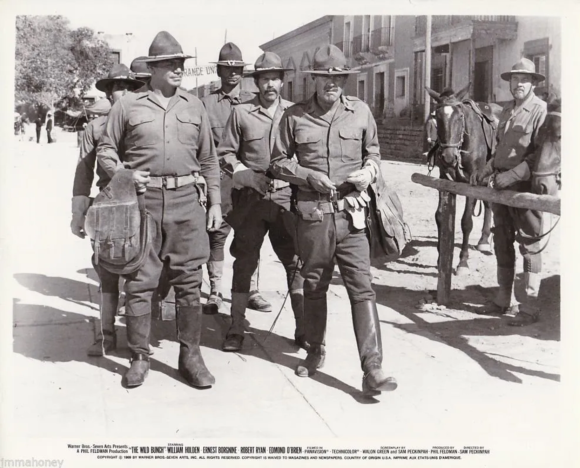 William Holden, Ernest Borgnine, Bo Hopkins, Tap Canutt, Ben Johnson, Warren Oates, and Jaime Sánchez in The Wild Bunch (1969)