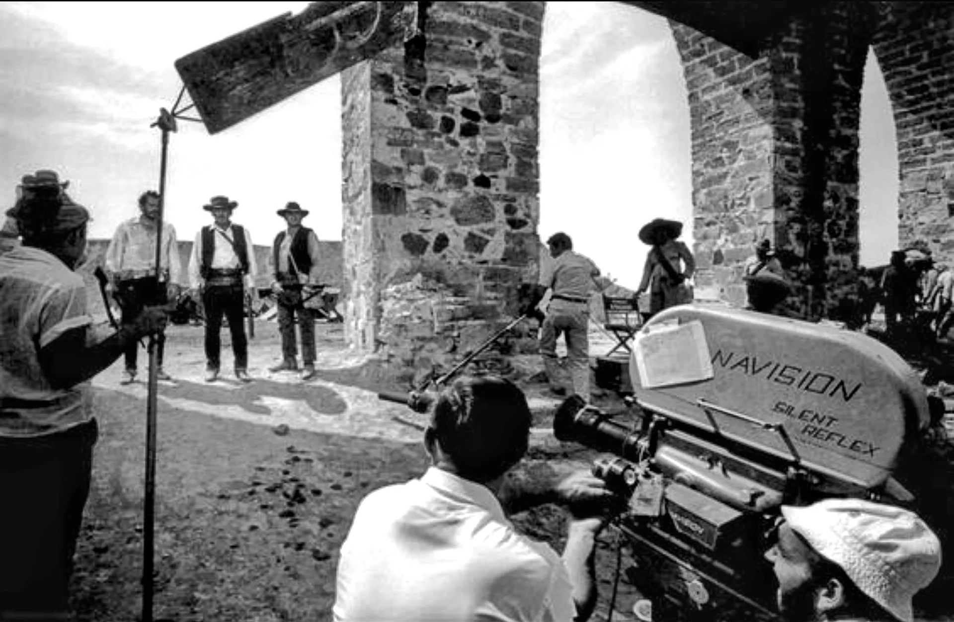 William Holden, Ernest Borgnine, Thomas Laughridge, Warren Oates, Jaime Sánchez, and Harry Young in The Wild Bunch (1969)