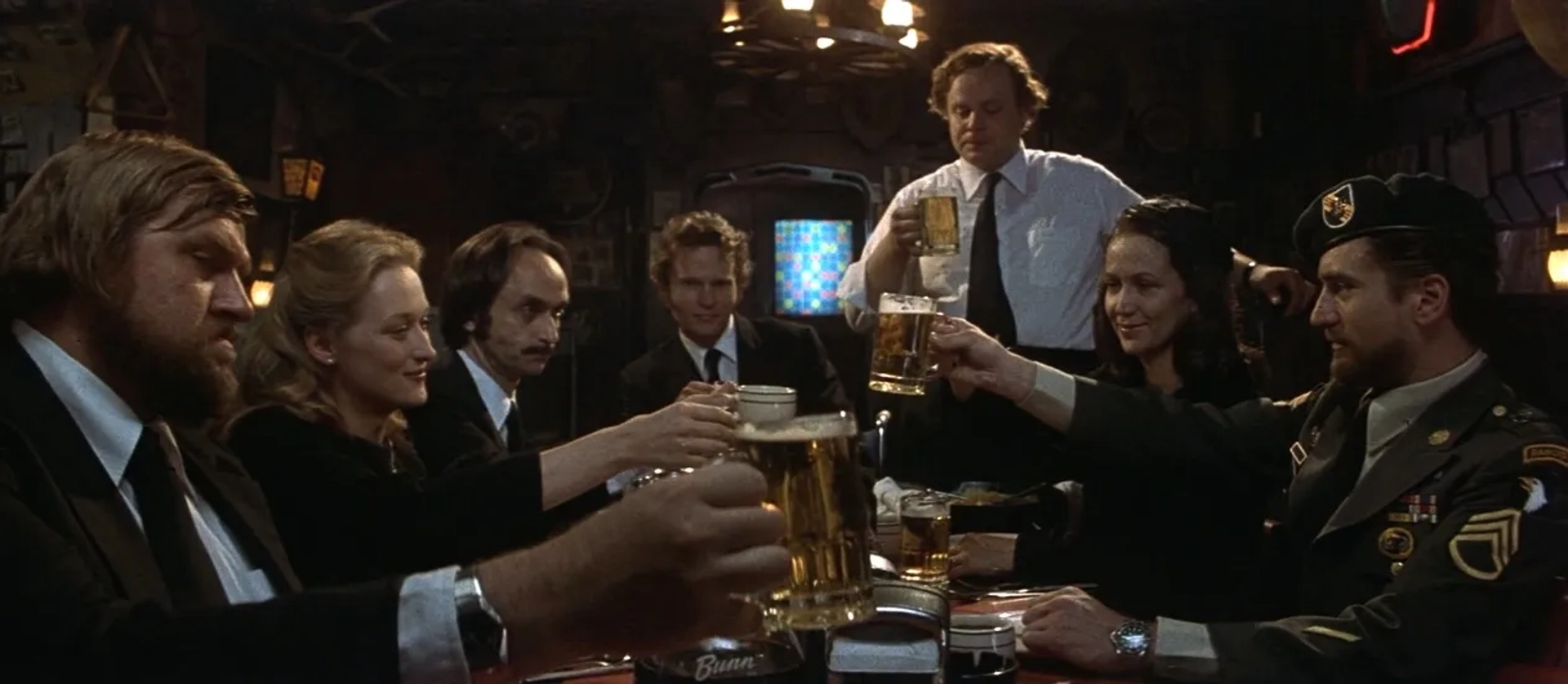 Robert De Niro, Meryl Streep, John Cazale, George Dzundza, John Savage, Rutanya Alda, and Chuck Aspegren in The Deer Hunter (1978)