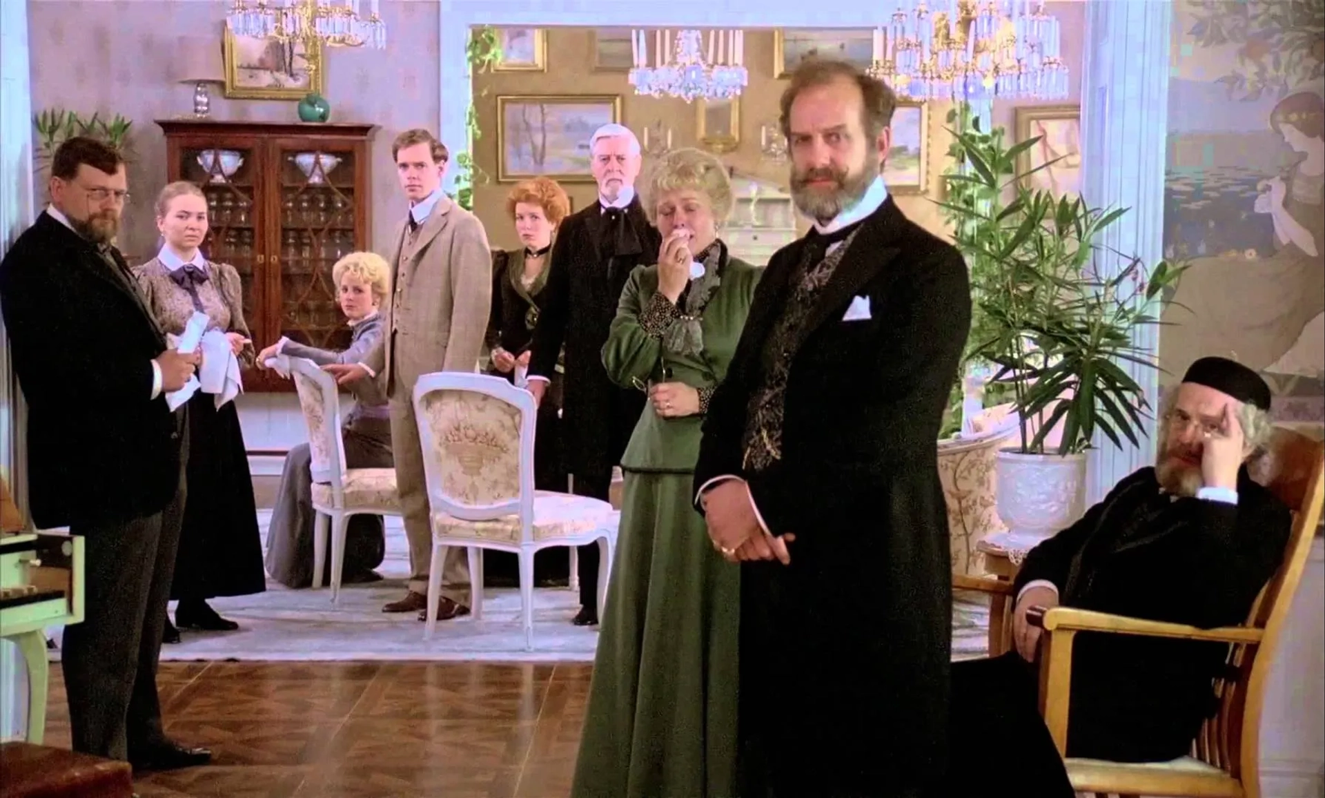 Börje Ahlstedt, Anna Bergman, Gunnar Björnstrand, Maria Granlund, Erland Josephson, Jarl Kulle, Per Mattsson, and Christina Schollin in Fanny and Alexander (1982)