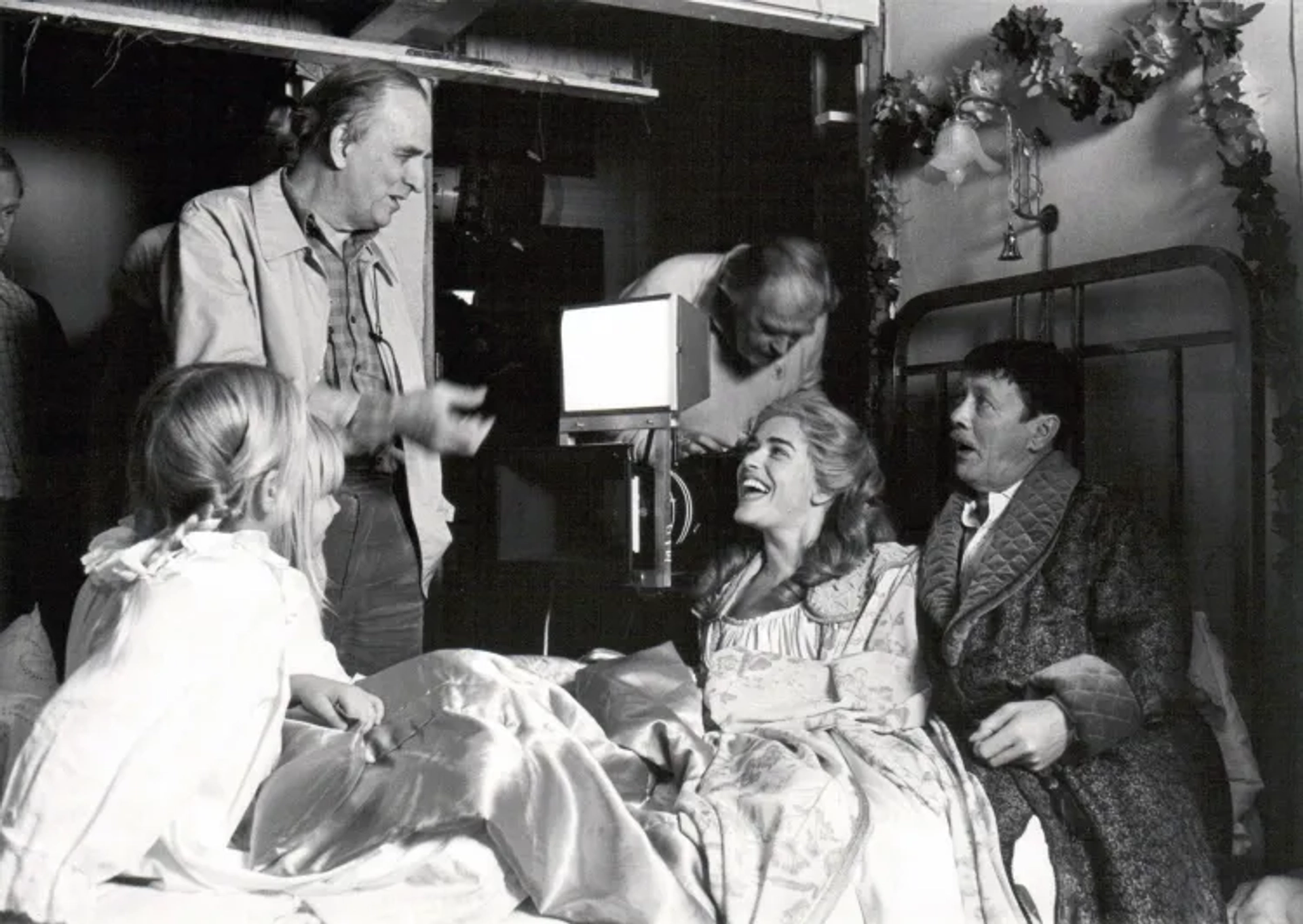 Ingmar Bergman, Sven Nykvist, Allan Edwall, and Ewa Fröling in Fanny and Alexander (1982)