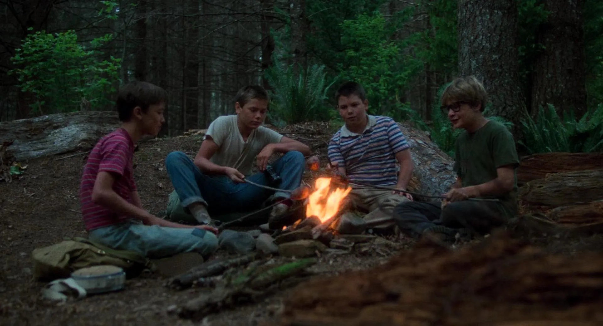 River Phoenix, Corey Feldman, Wil Wheaton, and Jerry O'Connell in Stand by Me (1986)