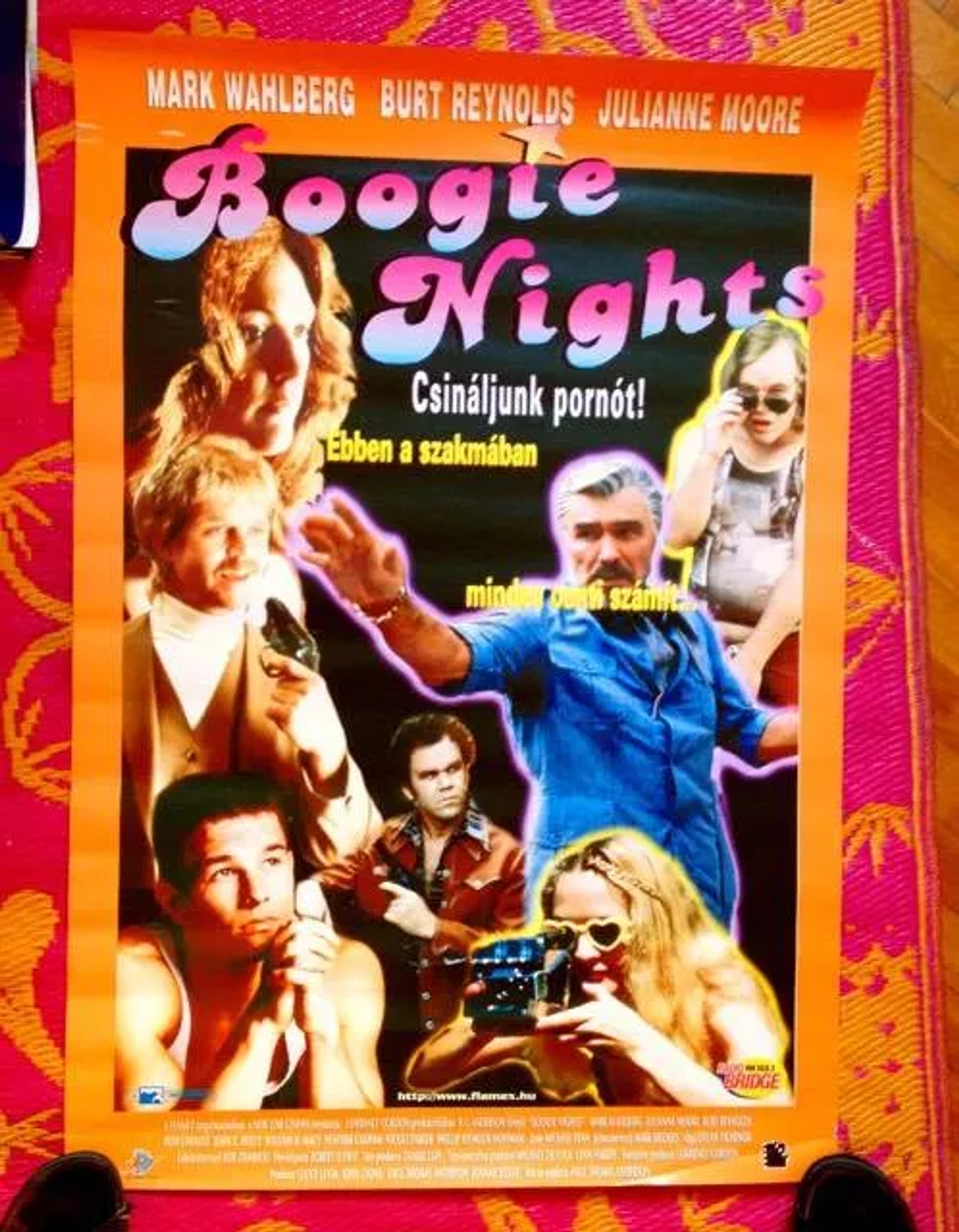 Julianne Moore, Mark Wahlberg, Philip Seymour Hoffman, William H. Macy, John C. Reilly, Burt Reynolds, and Heather Graham in Boogie Nights (1997)