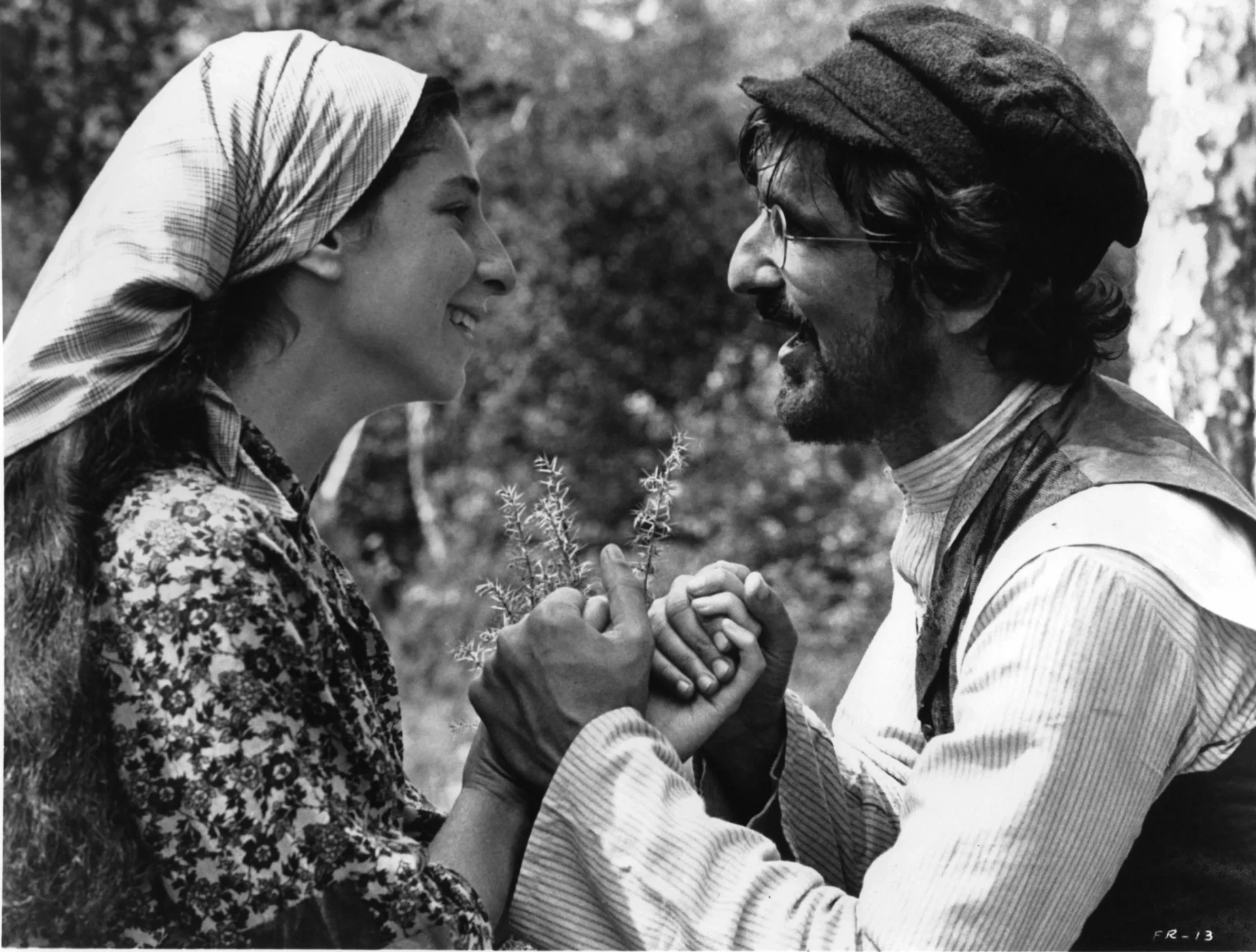 Leonard Frey and Rosalind Harris in Fiddler on the Roof (1971)