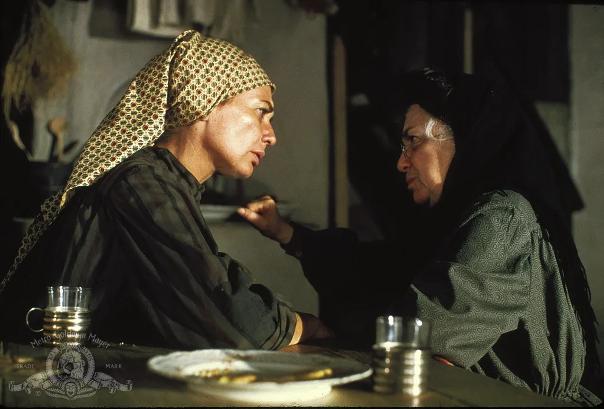 Norma Crane and Molly Picon in Fiddler on the Roof (1971)