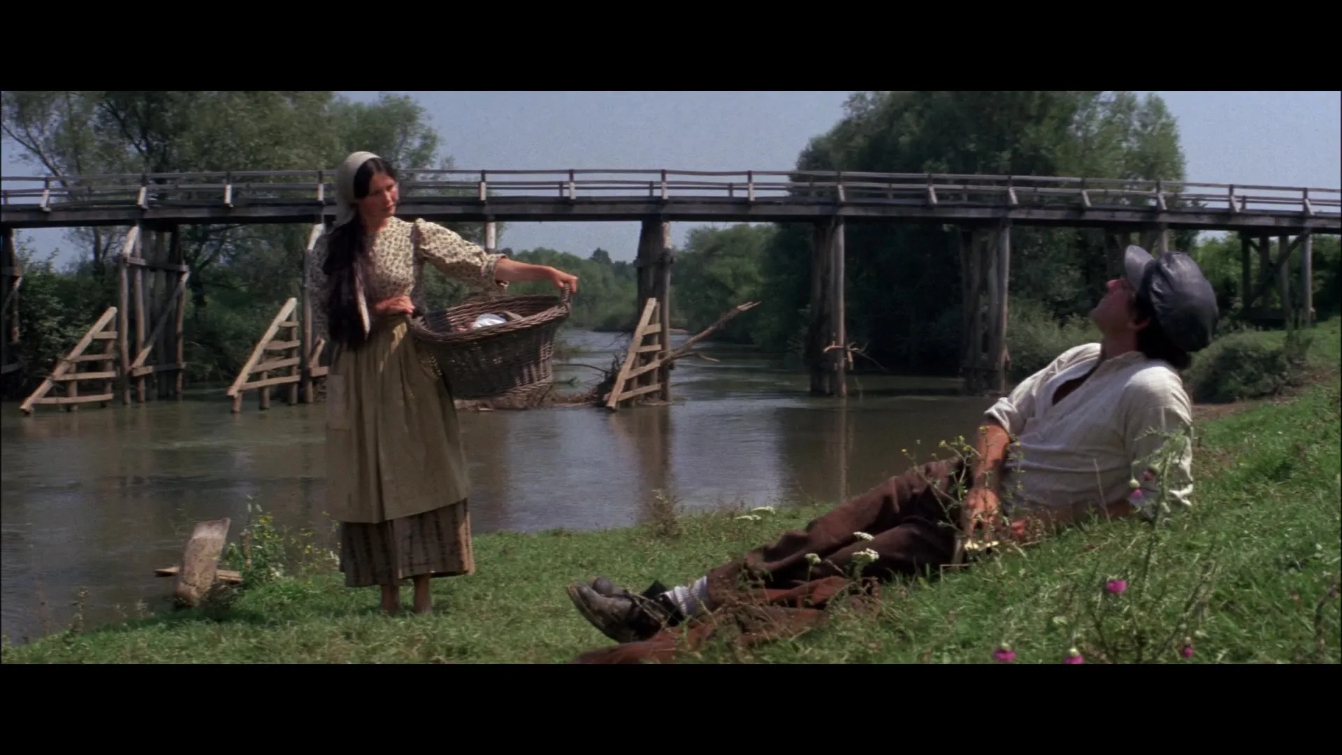 Paul Michael Glaser and Michele Marsh in Fiddler on the Roof (1971)