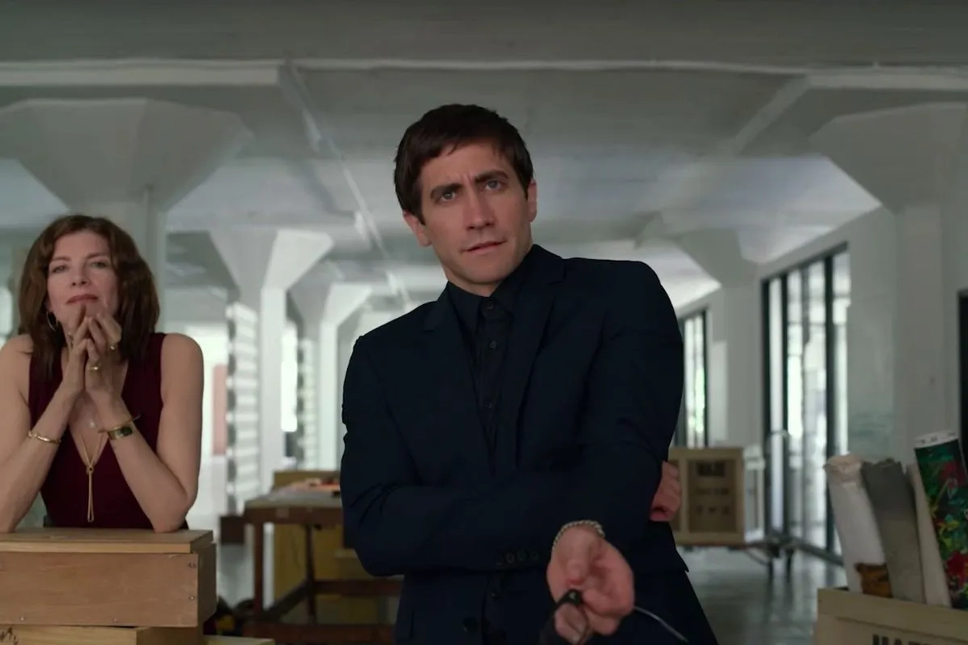 Rene Russo and Jake Gyllenhaal in Velvet Buzzsaw (2019)