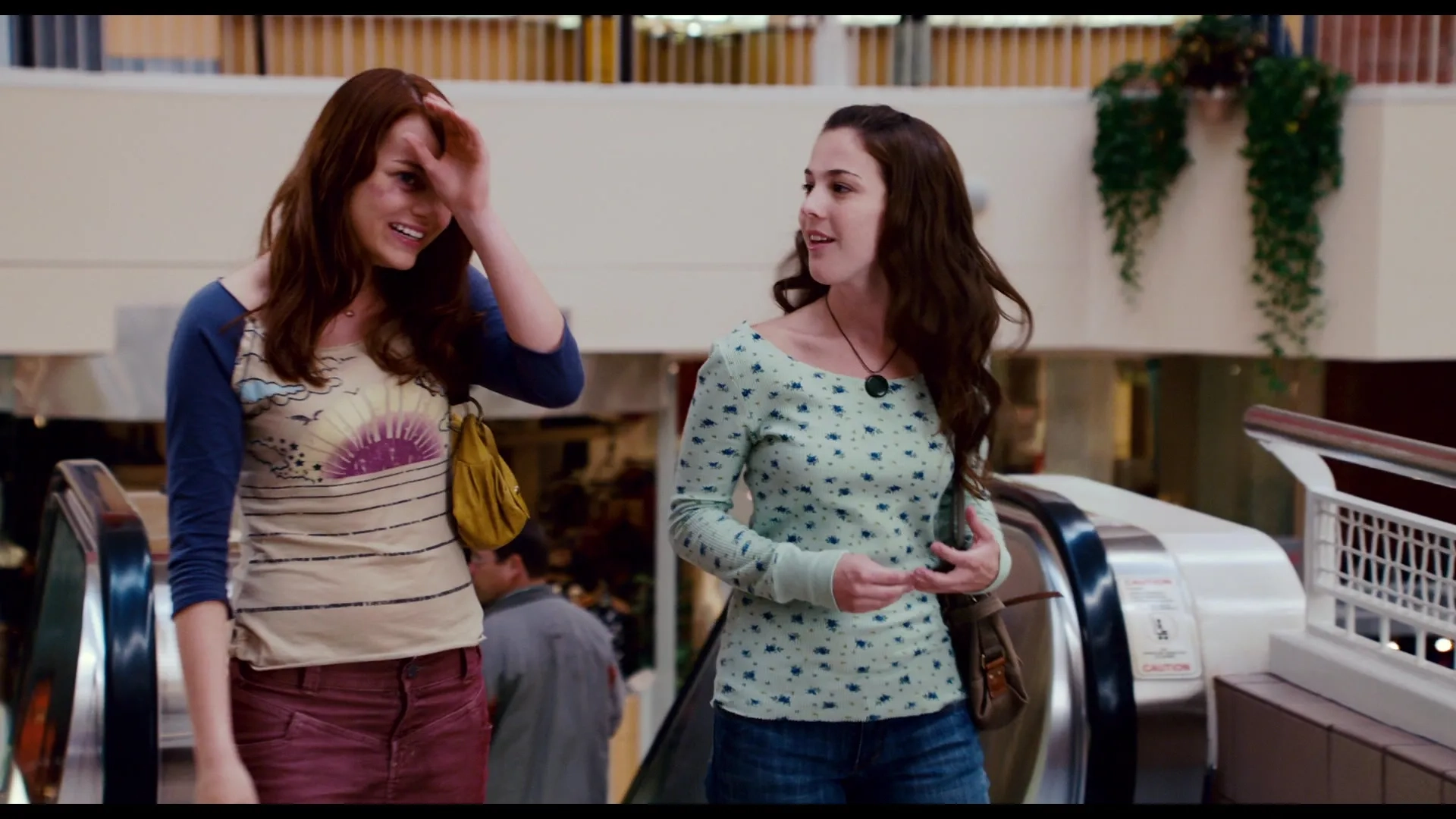 Martha MacIsaac and Emma Stone in Superbad (2007)