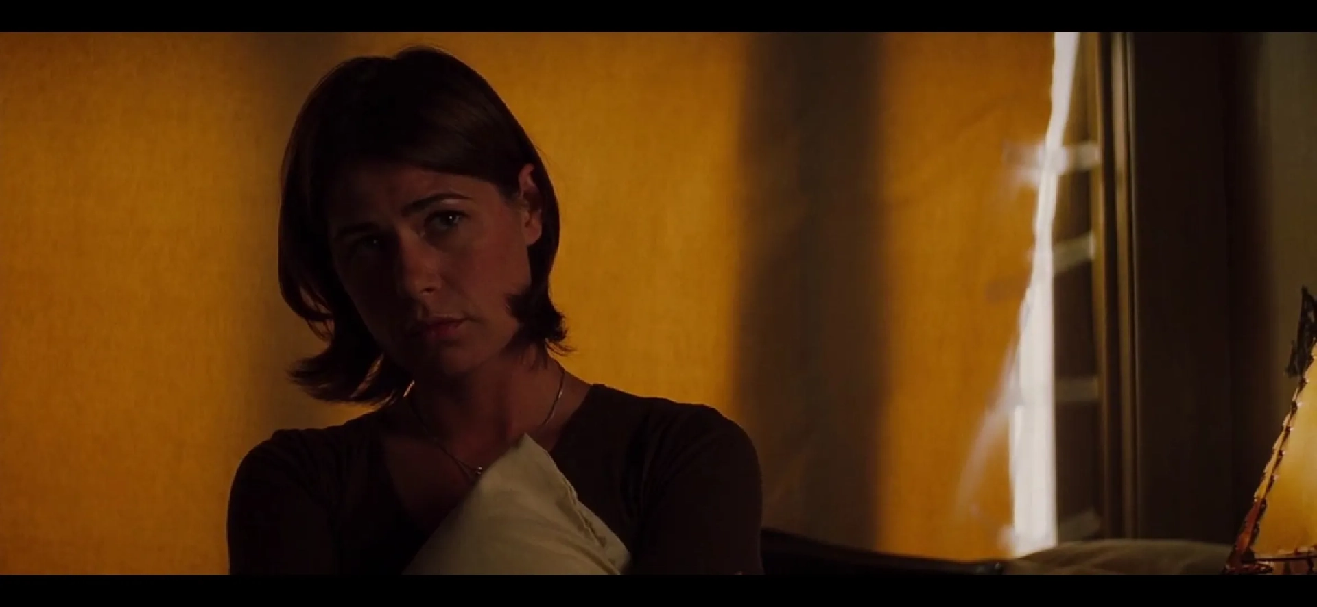 Maura Tierney in Insomnia (2002)