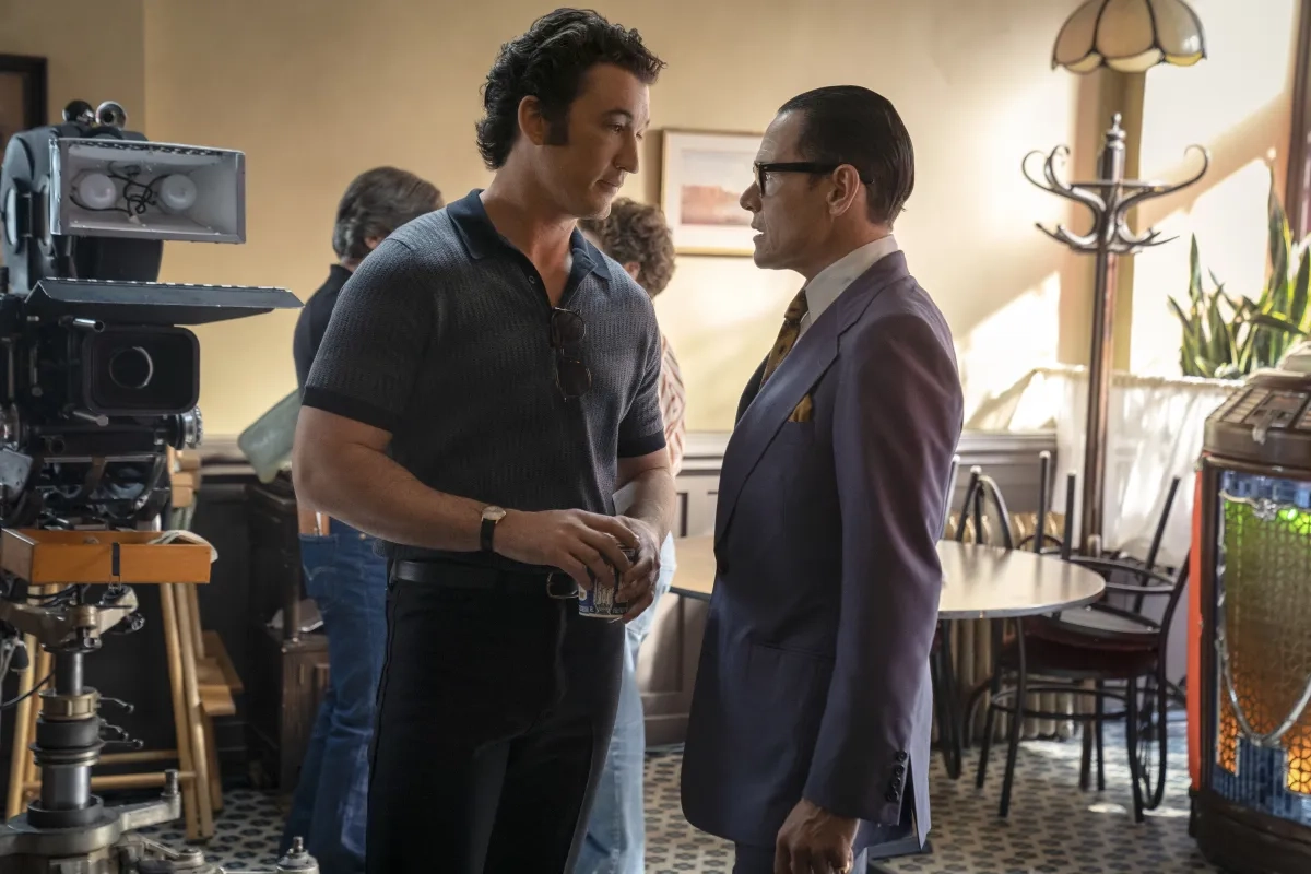 Burn Gorman and Miles Teller in The Offer (2022)