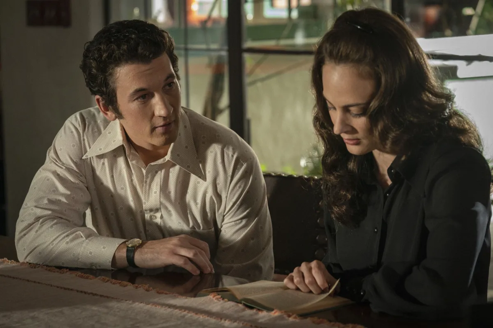 Miles Teller and Nora Arnezeder in The Offer (2022)