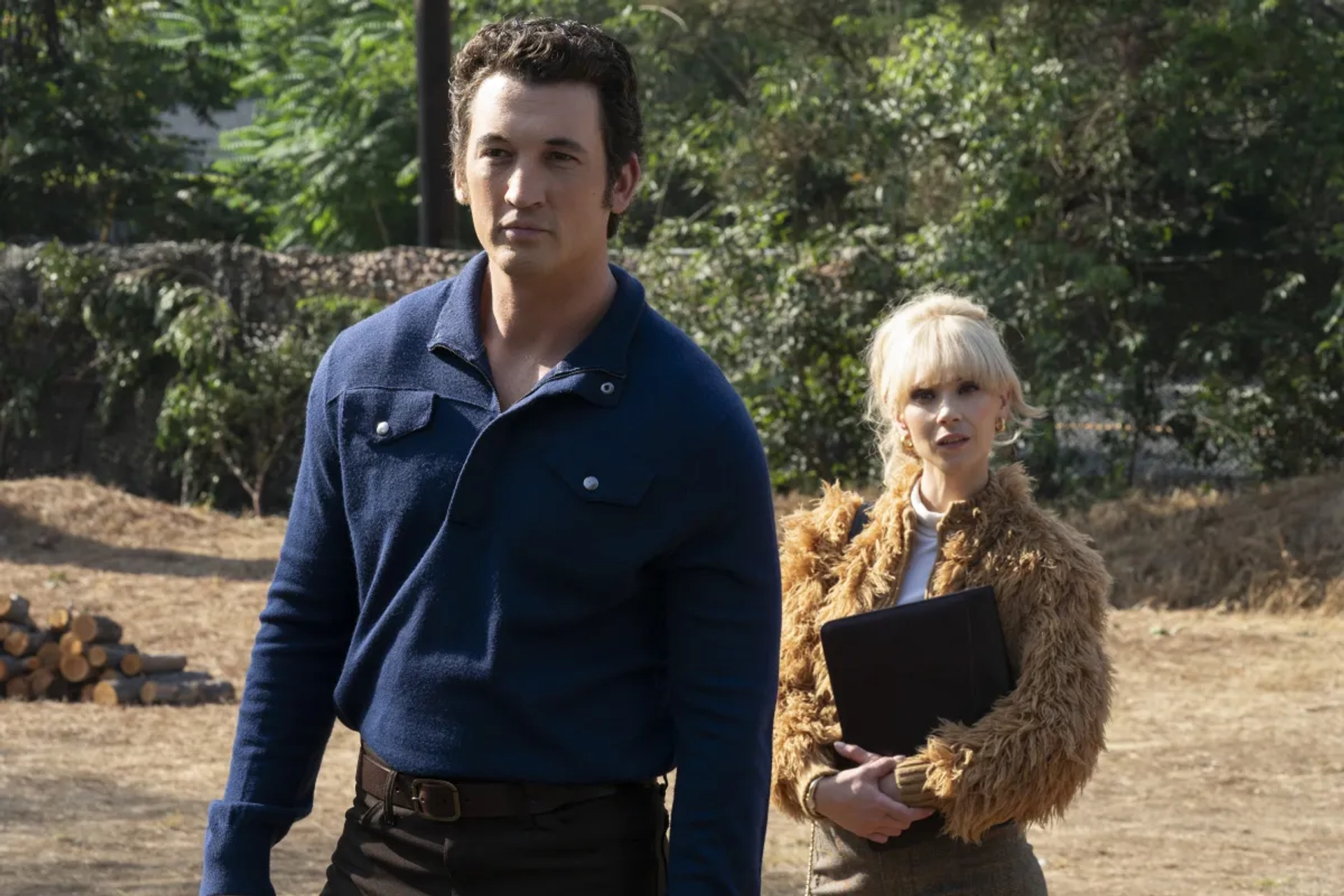 Juno Temple and Miles Teller in The Offer (2022)