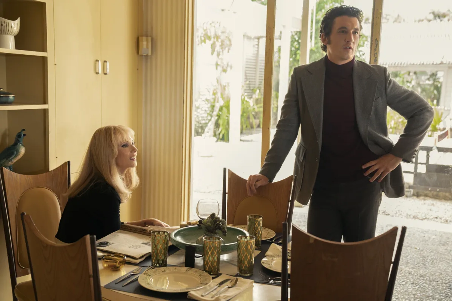 Juno Temple and Miles Teller in The Offer (2022)