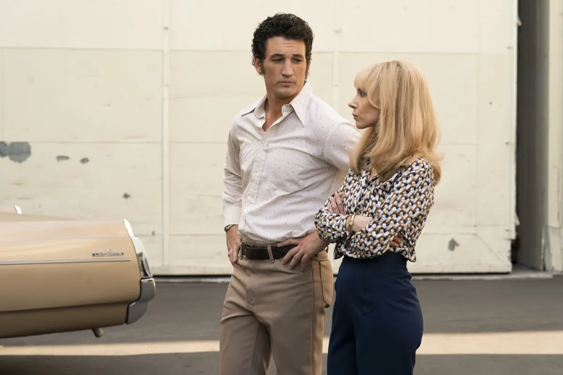 Juno Temple and Miles Teller in The Offer (2022)