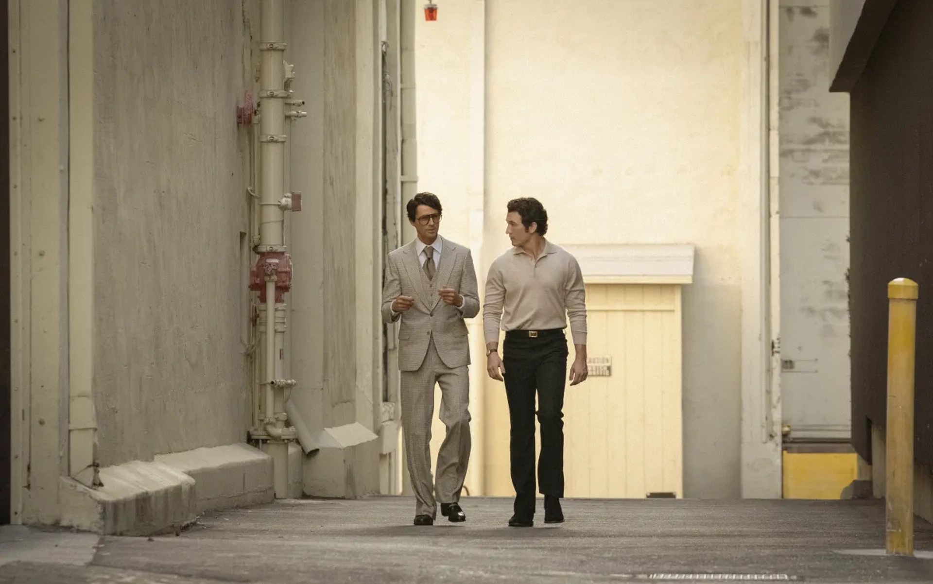 Matthew Goode and Miles Teller in The Offer (2022)