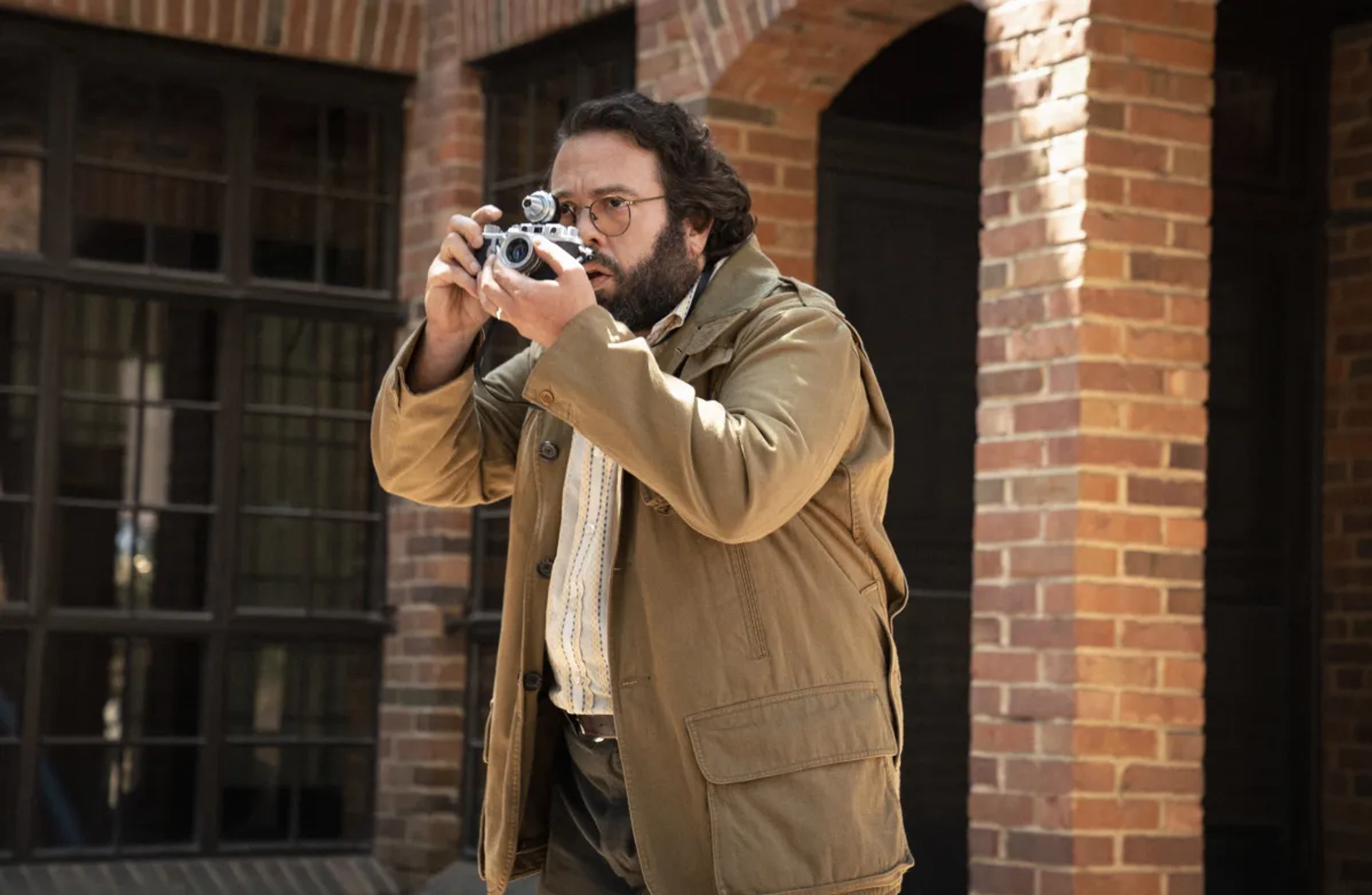 Dan Fogler in The Offer (2022)