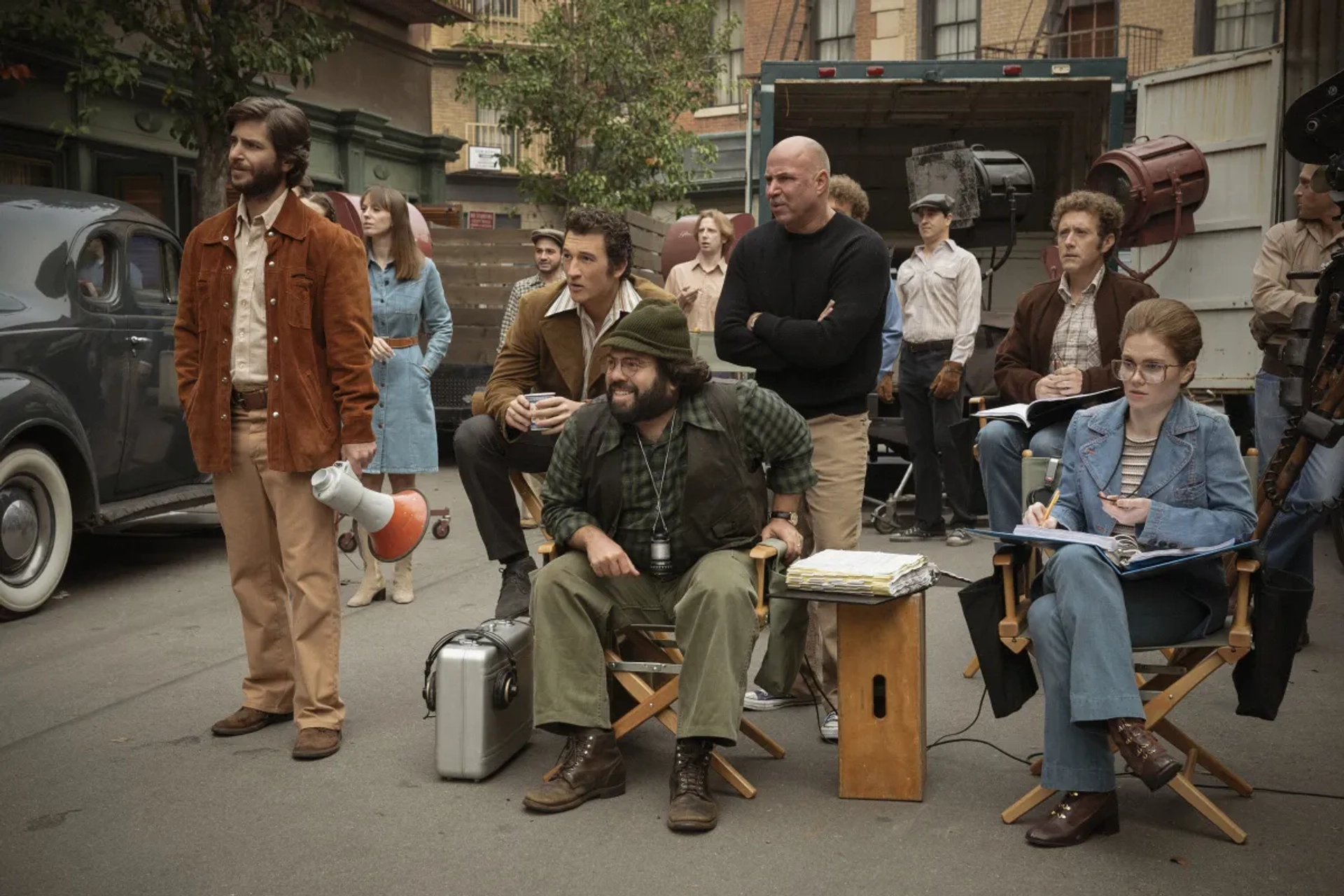 Dan Fogler, Danielle Titus, Miles Teller, and Zack Schor in The Offer (2022)