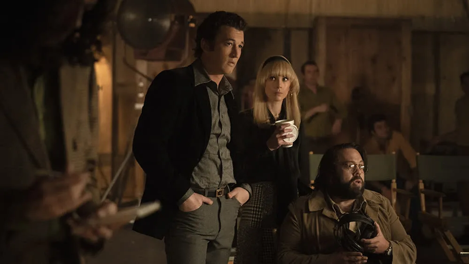 Dan Fogler, Juno Temple, and Miles Teller in The Offer (2022)