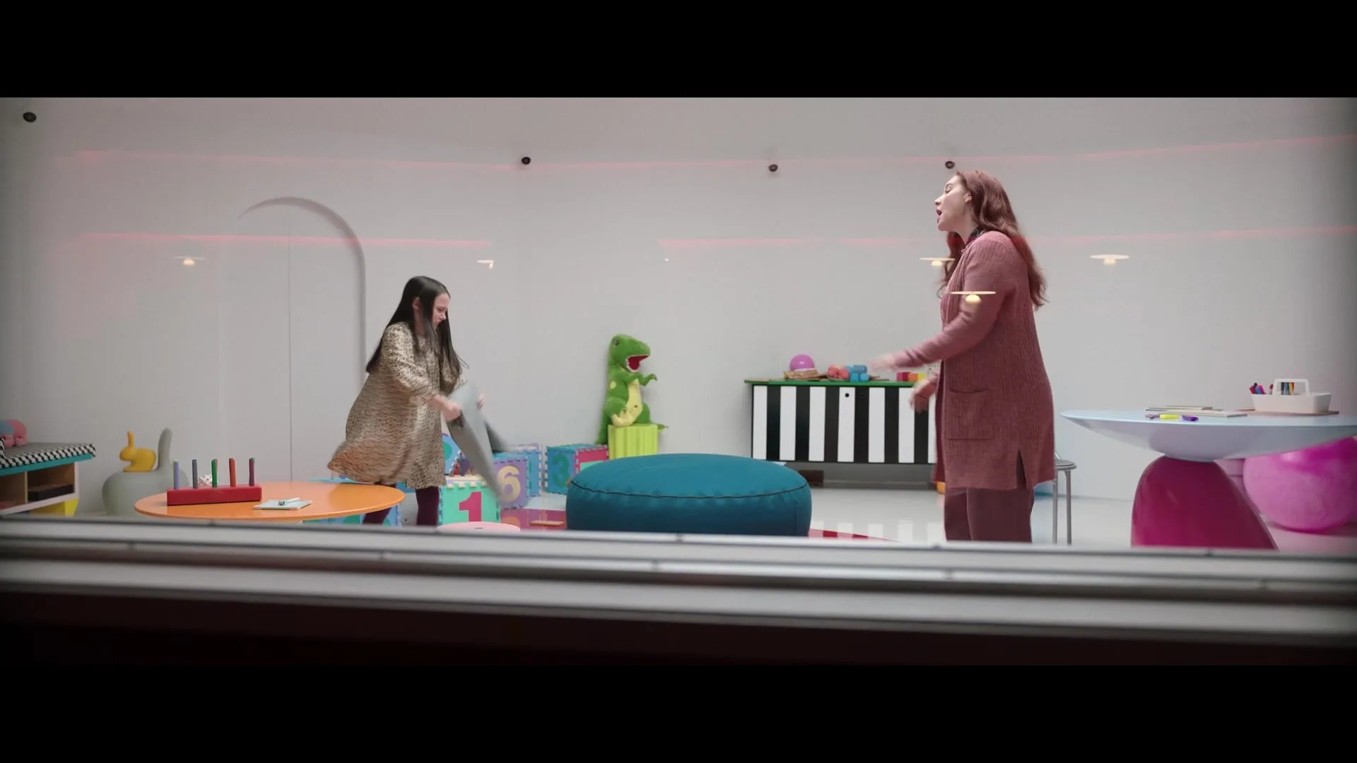 Amy Usherwood and Violet McGraw in M3GAN (2022)