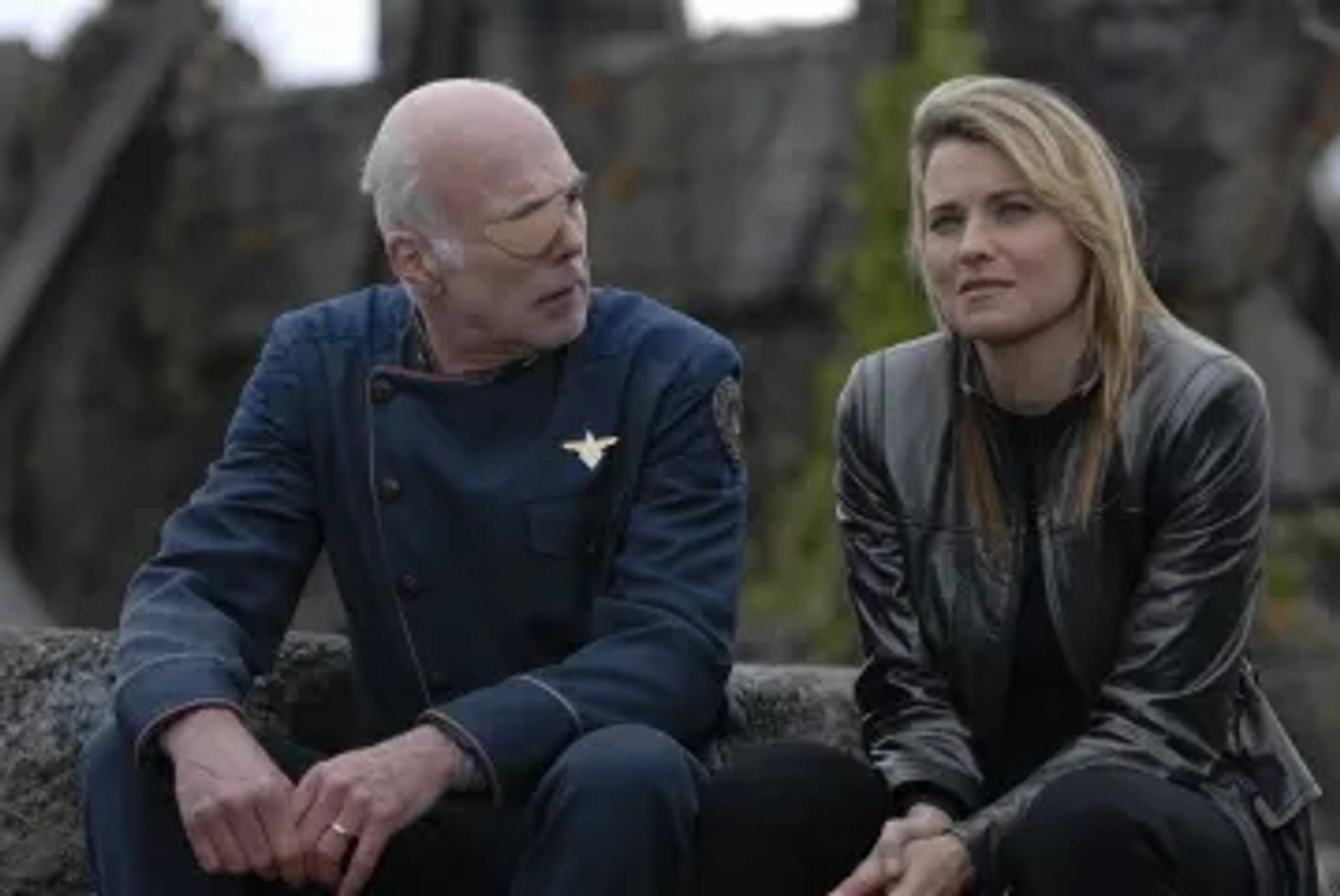 Lucy Lawless and Michael Hogan in Battlestar Galactica (2004)