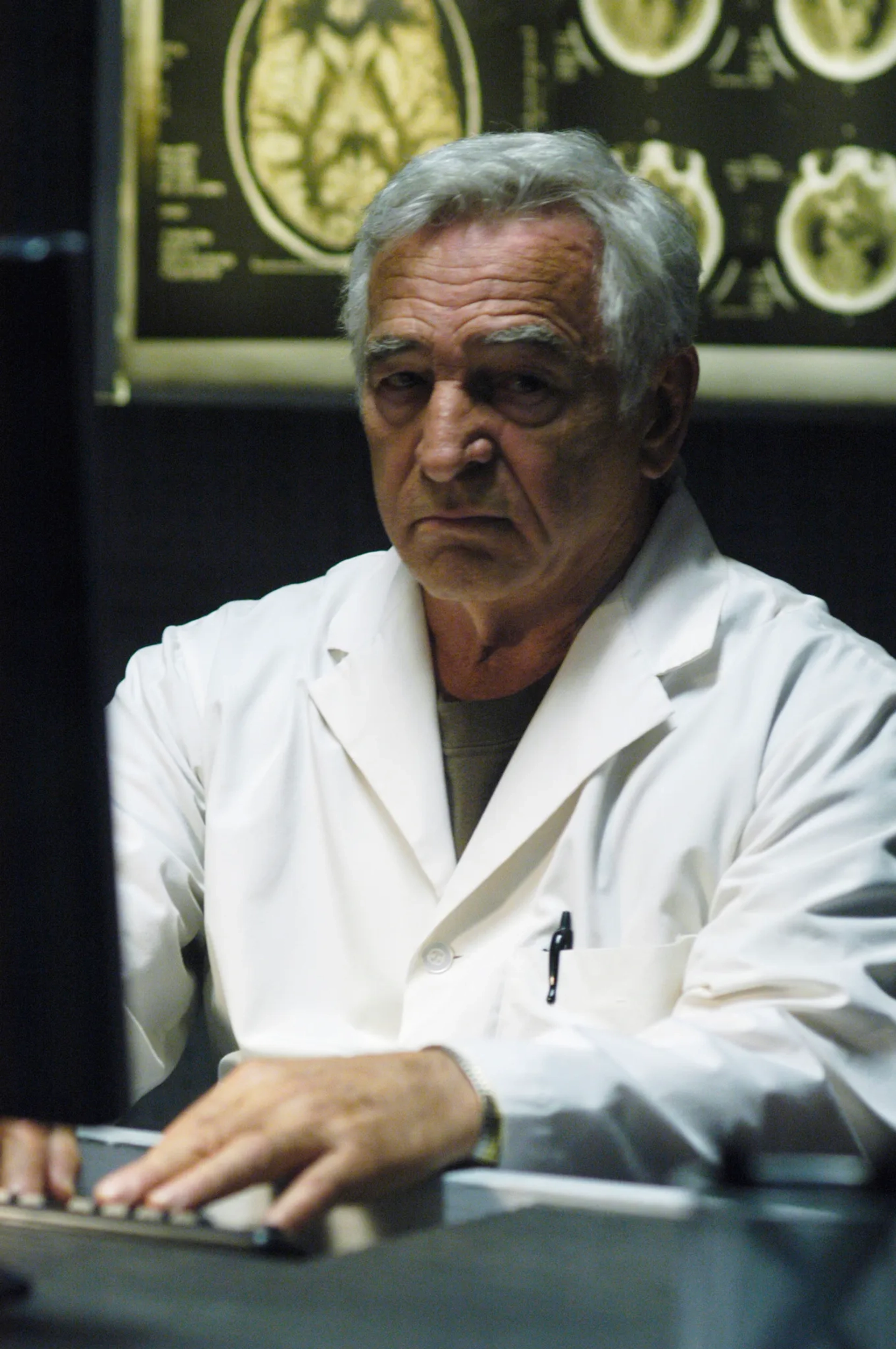 Donnelly Rhodes in Battlestar Galactica (2004)