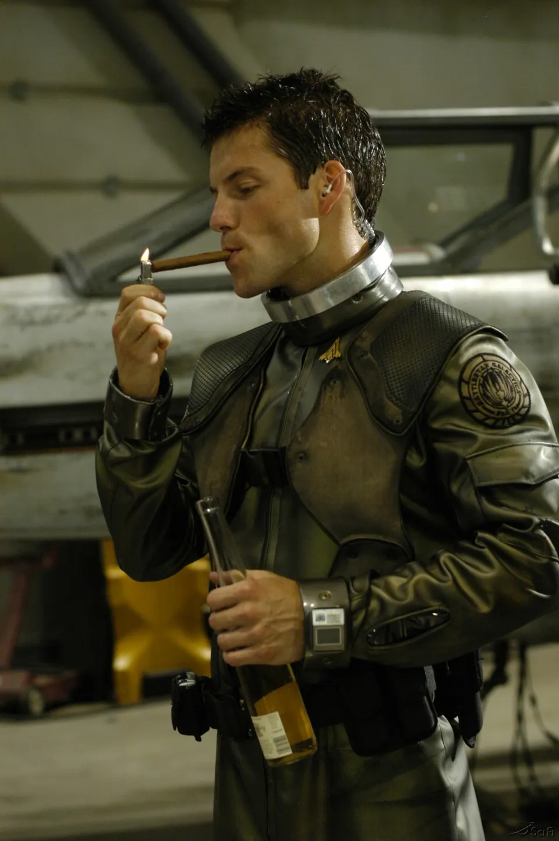 Jamie Bamber in Battlestar Galactica (2004)