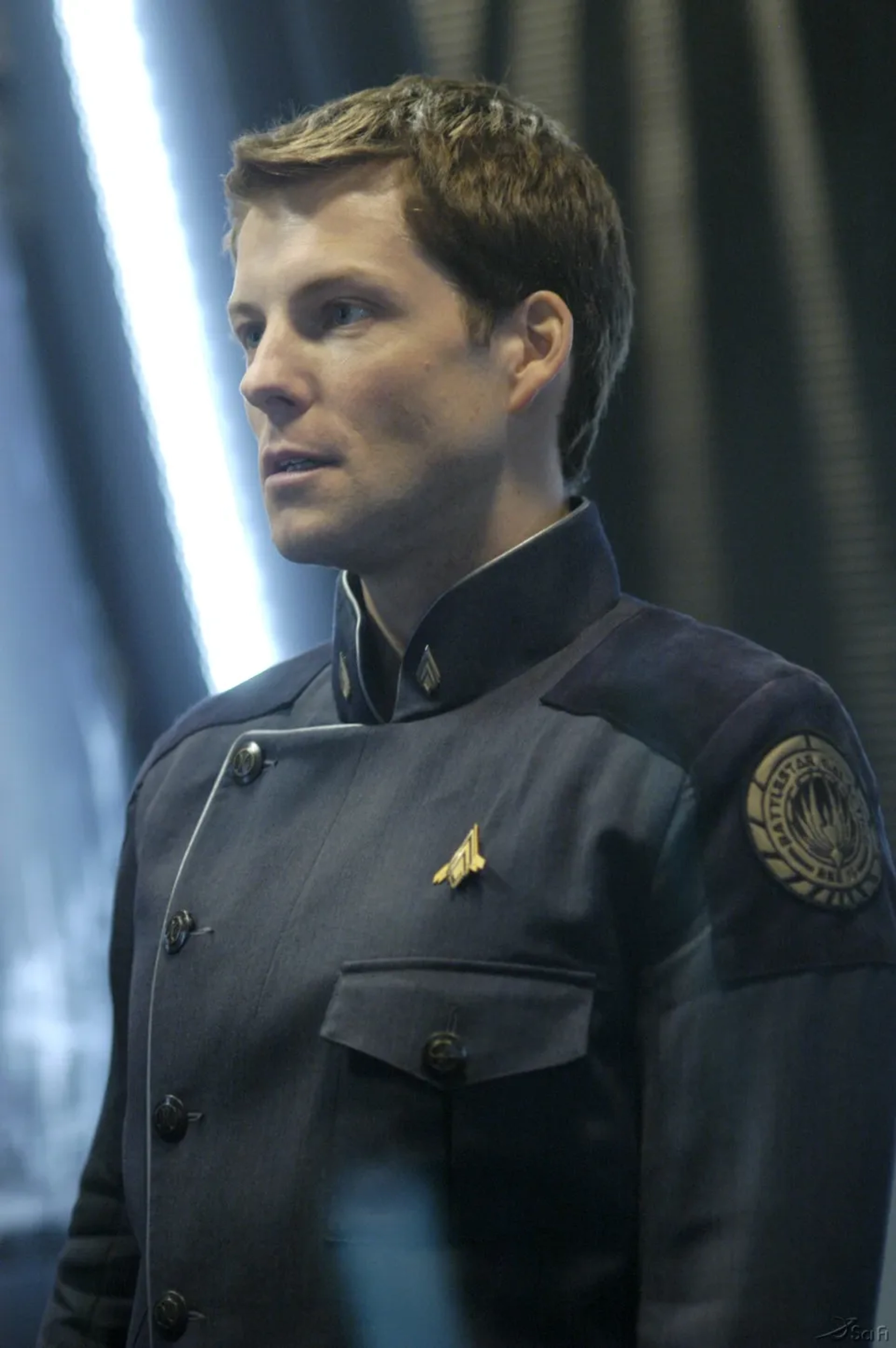 Jamie Bamber in Battlestar Galactica (2004)