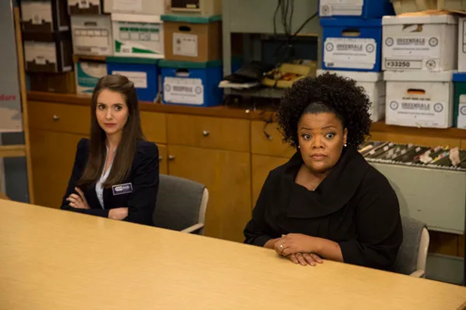 Yvette Nicole Brown and Alison Brie in Community (2009)