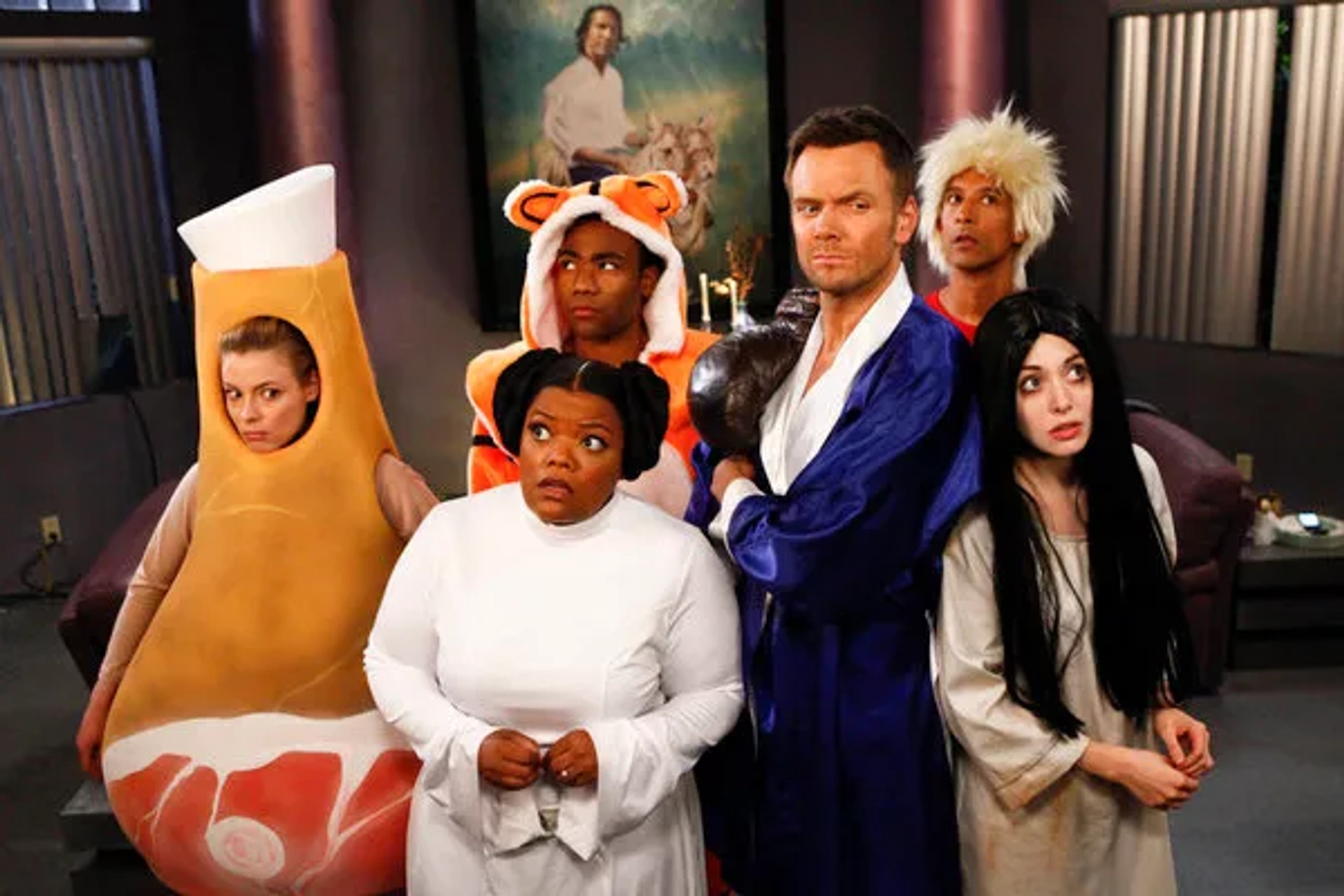 Joel McHale, Yvette Nicole Brown, Alison Brie, Gillian Jacobs, Danny Pudi, and Donald Glover in Community (2009)