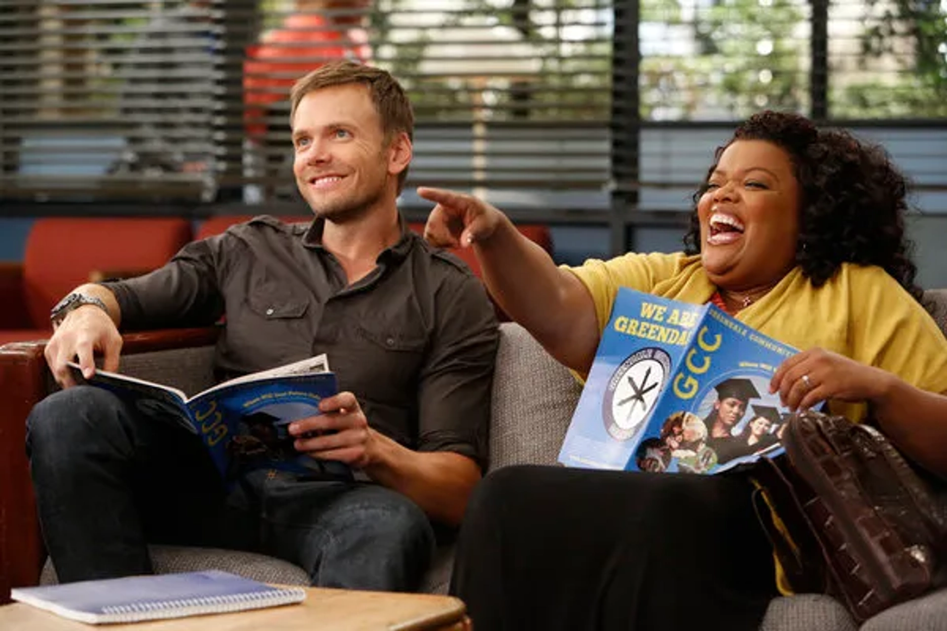 Joel McHale and Yvette Nicole Brown in Community (2009)