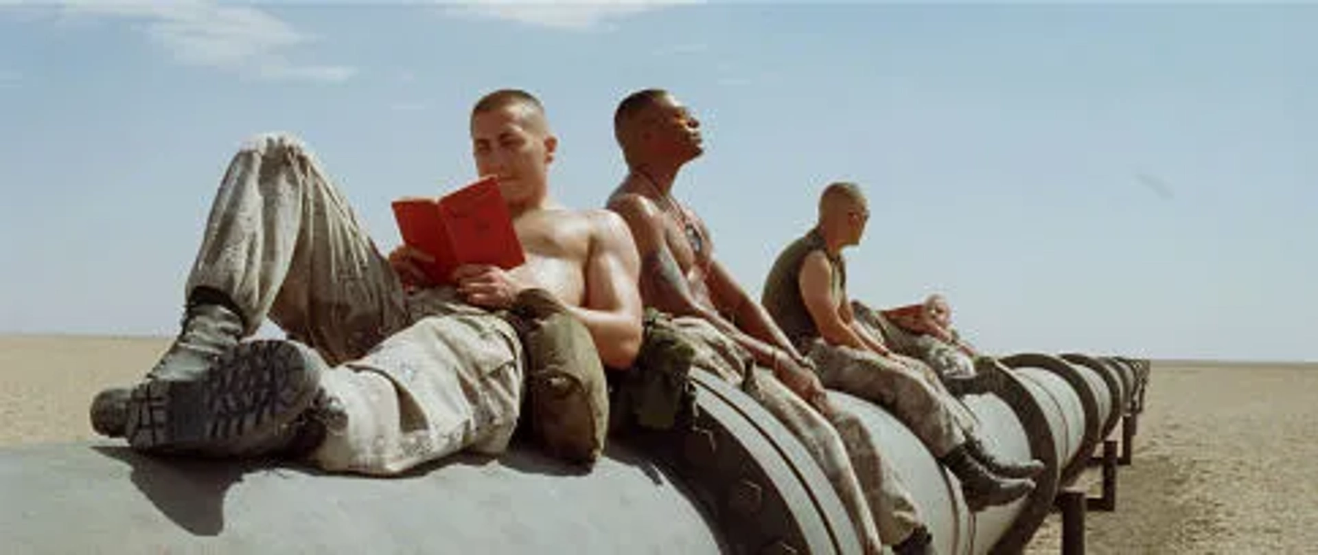 Laz Alonso, Jake Gyllenhaal, and Peter Sarsgaard in Jarhead (2005)