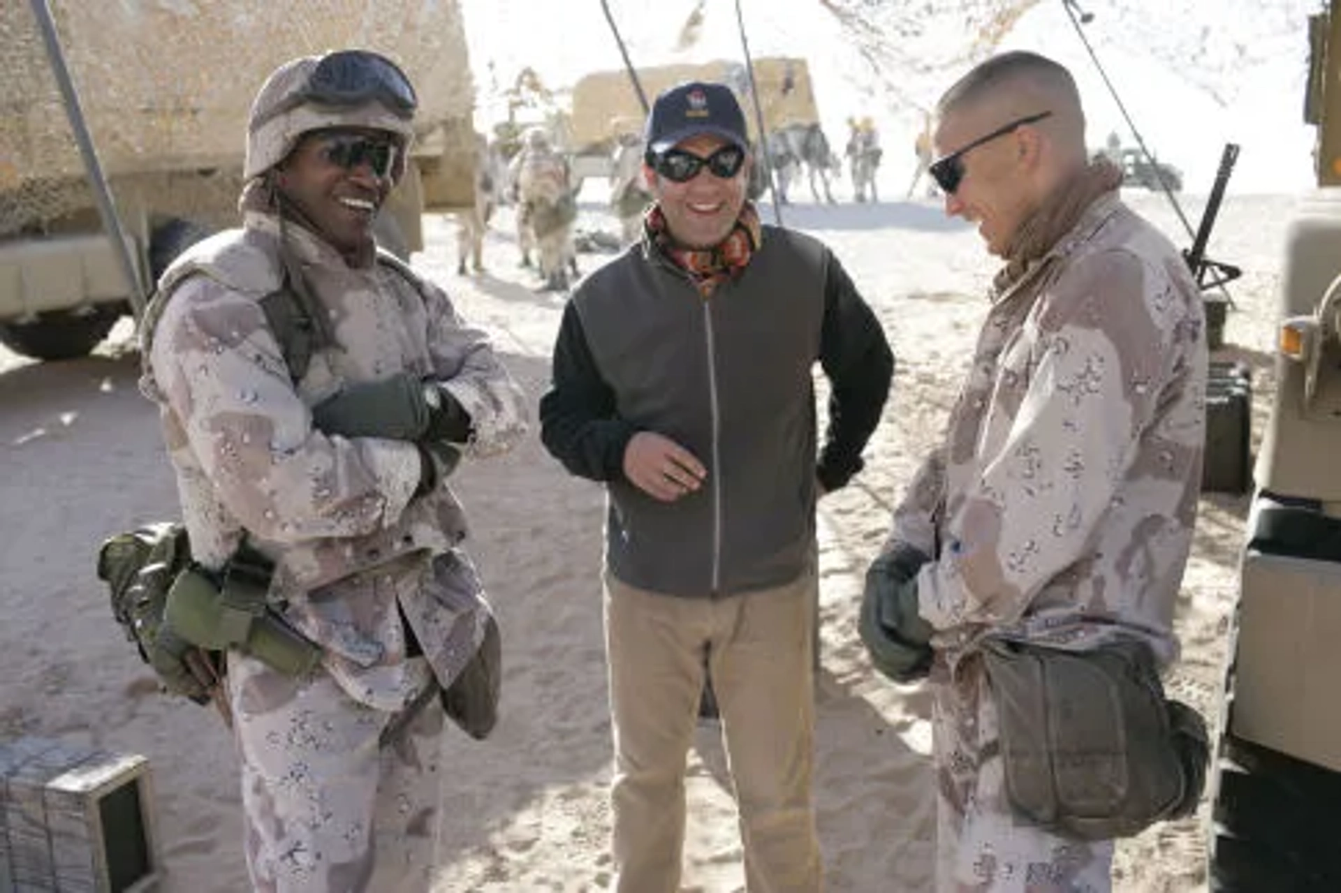 Jamie Foxx, Sam Mendes, and Jake Gyllenhaal in Jarhead (2005)