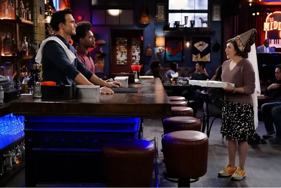 Mayim Bialik, Cheyenne Jackson, and Julian Gant in Call Me Kat (2021)