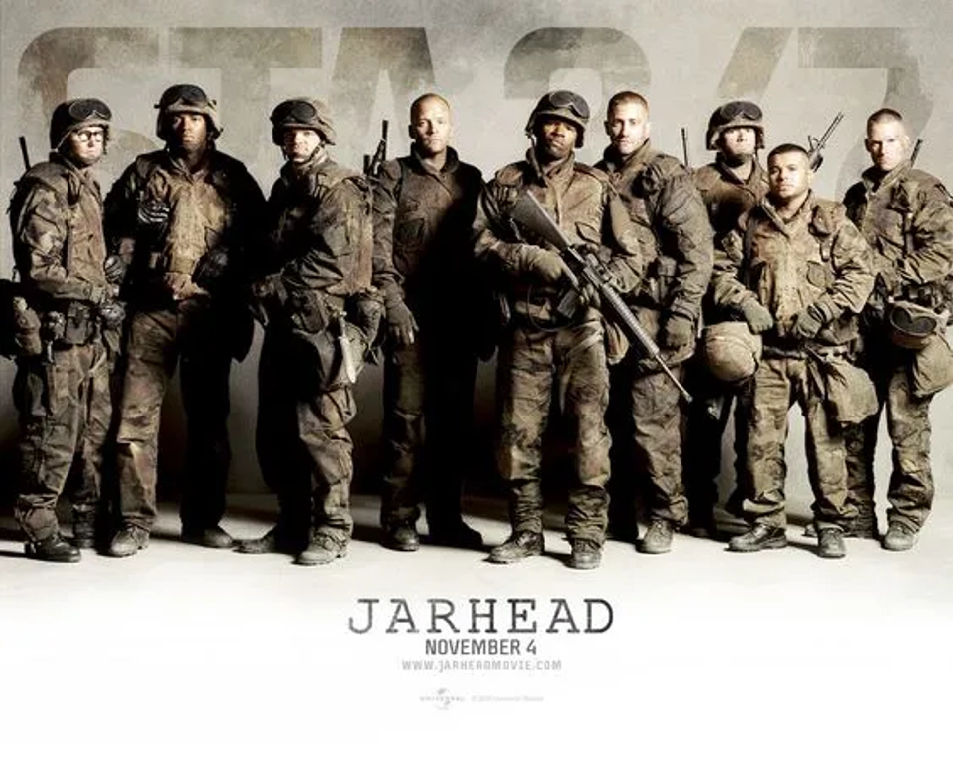 Jamie Foxx, Jake Gyllenhaal, Peter Sarsgaard, and Jacob Vargas in Jarhead (2005)