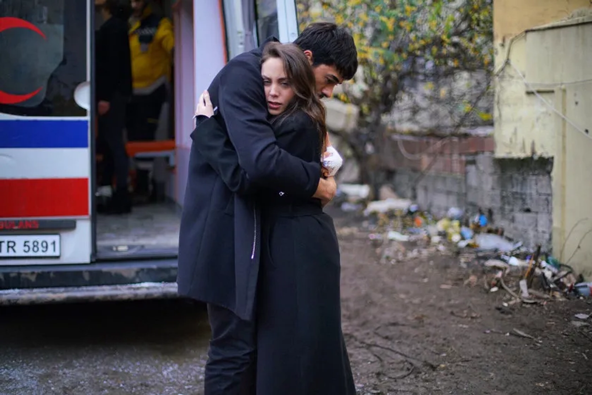 Öykü Karayel and Gökhan Alkan in Heartbeat (2017)