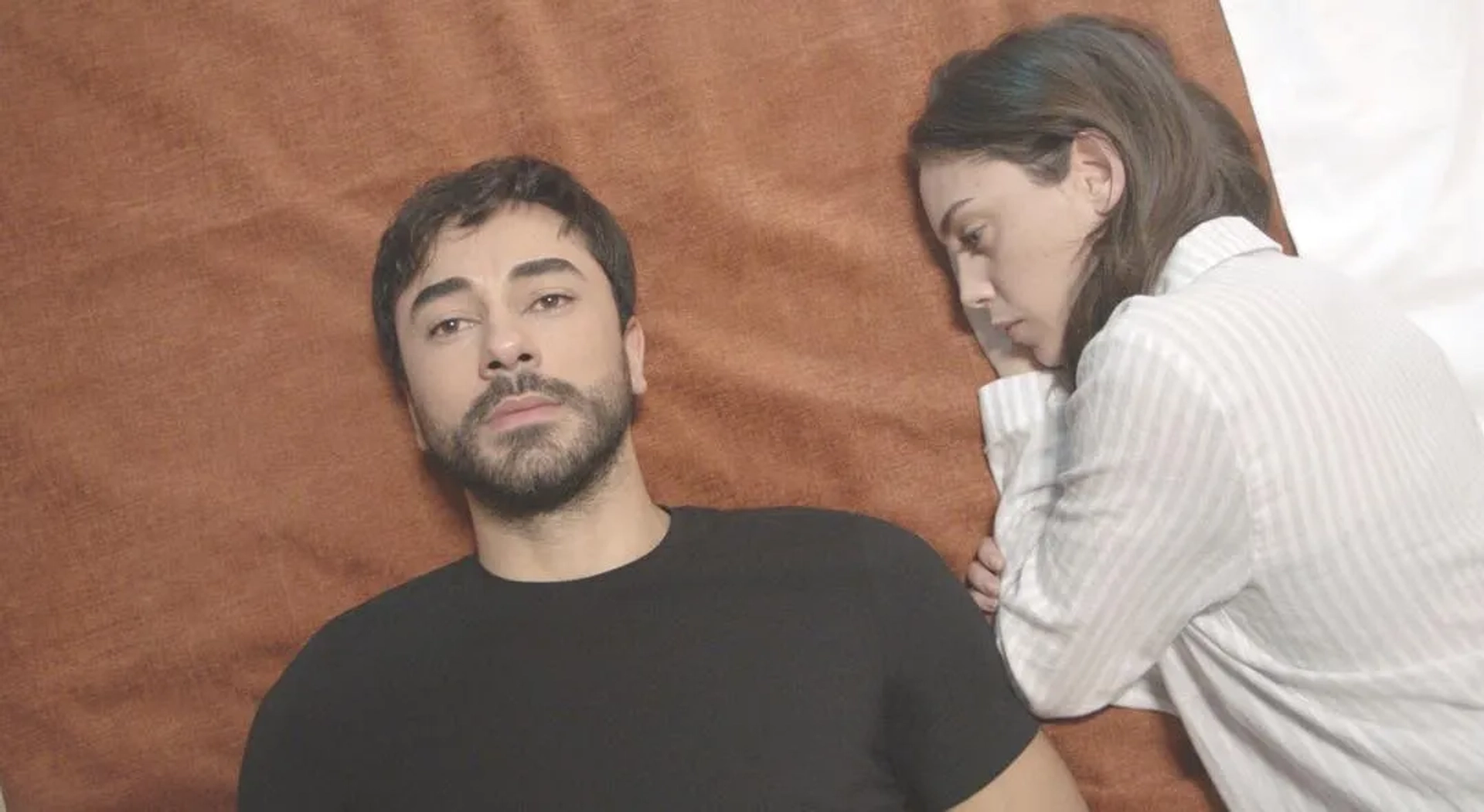 Öykü Karayel and Gökhan Alkan in Heartbeat (2017)