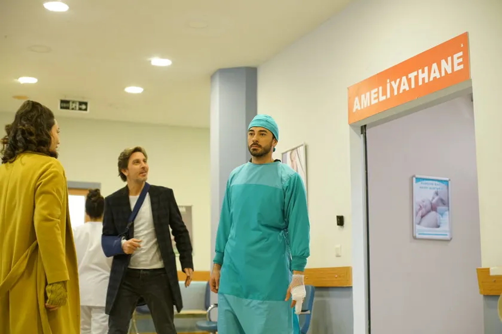 Fatih Dönmez, Gökhan Alkan, and Merve Çagiran in Heartbeat (2017)