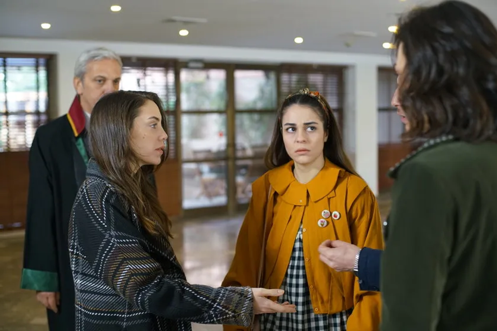 Öykü Karayel and Burcu Türünz in Heartbeat (2017)