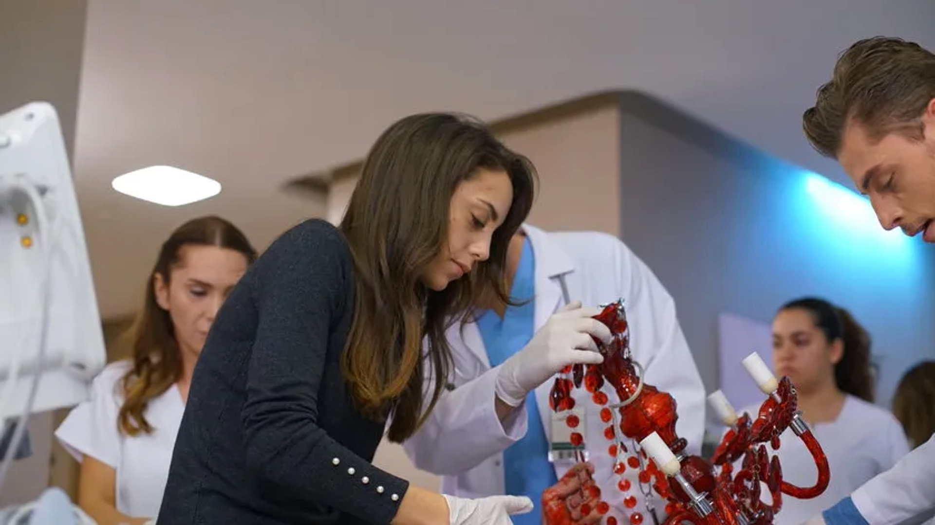 Öykü Karayel and Burak Ceylan in Heartbeat (2017)