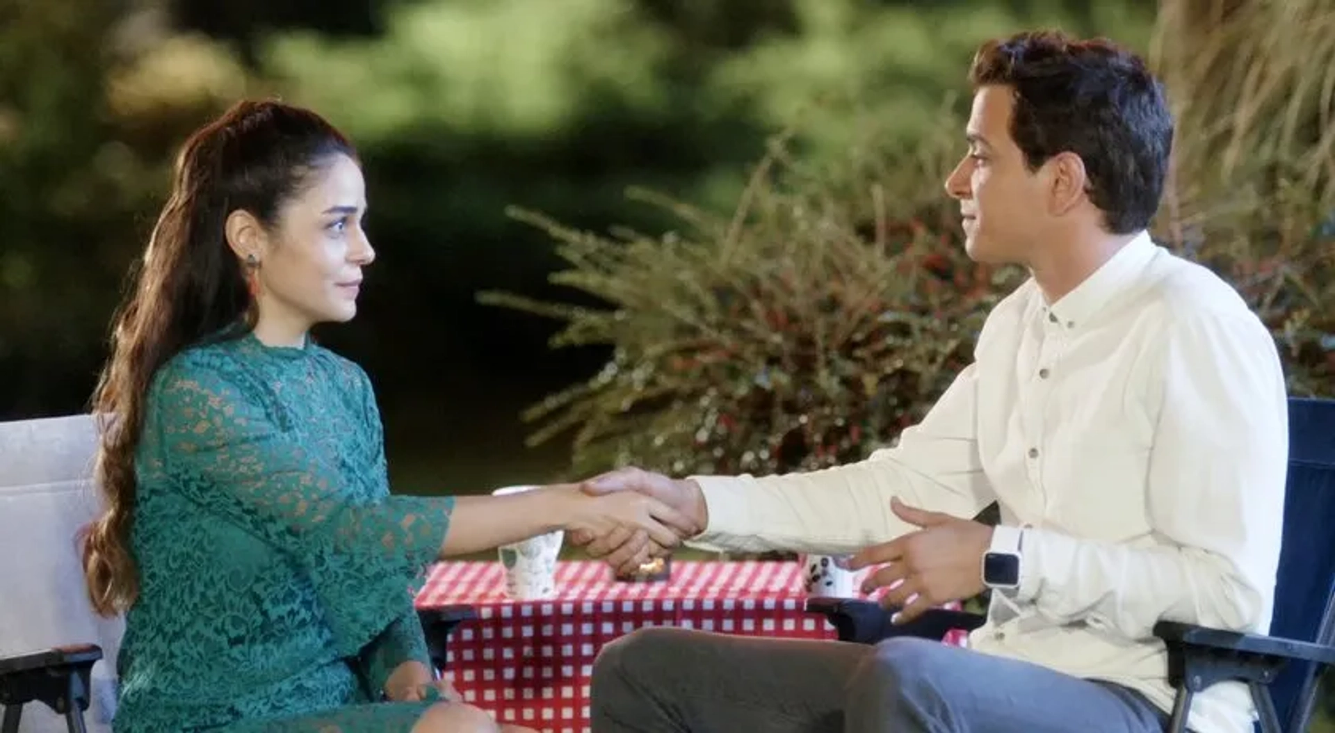 Burcu Türünz and Selahattin Pasali in Heartbeat (2017)