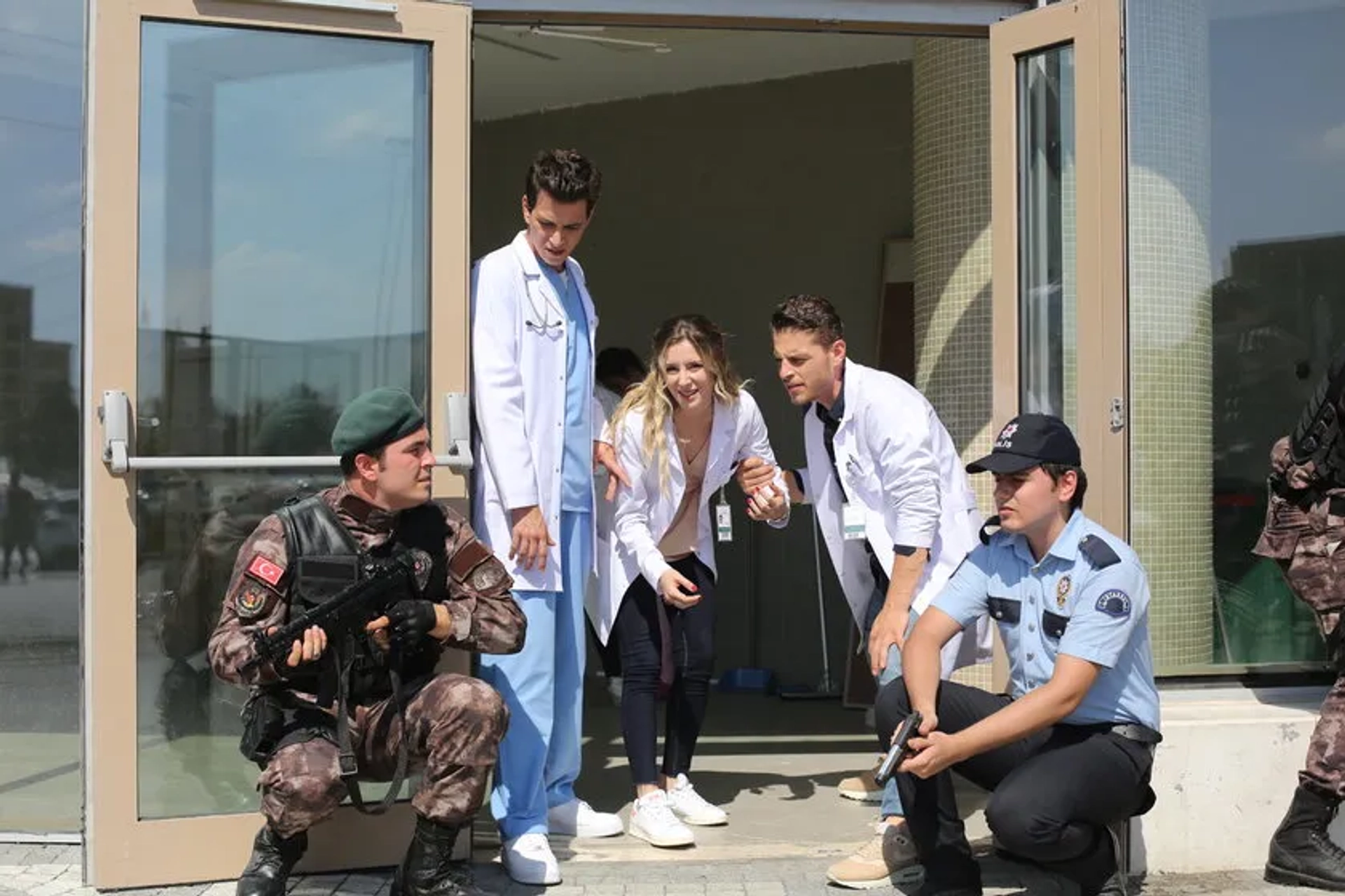 Ege Kökenli, Burak Ceylan, and Selahattin Pasali in Heartbeat (2017)