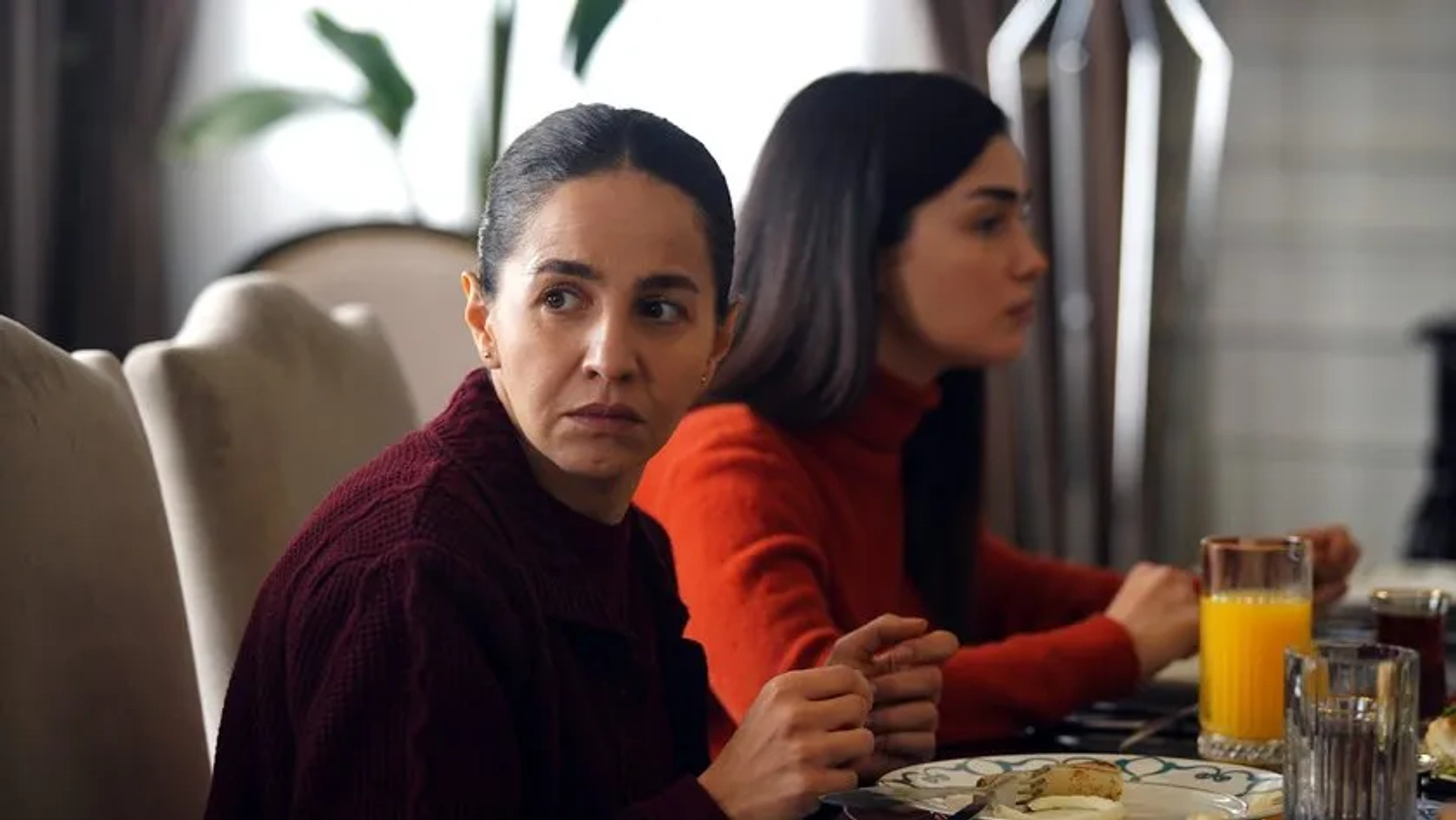 Özge Yagiz and Bihter Dinçel in Baba (2022)