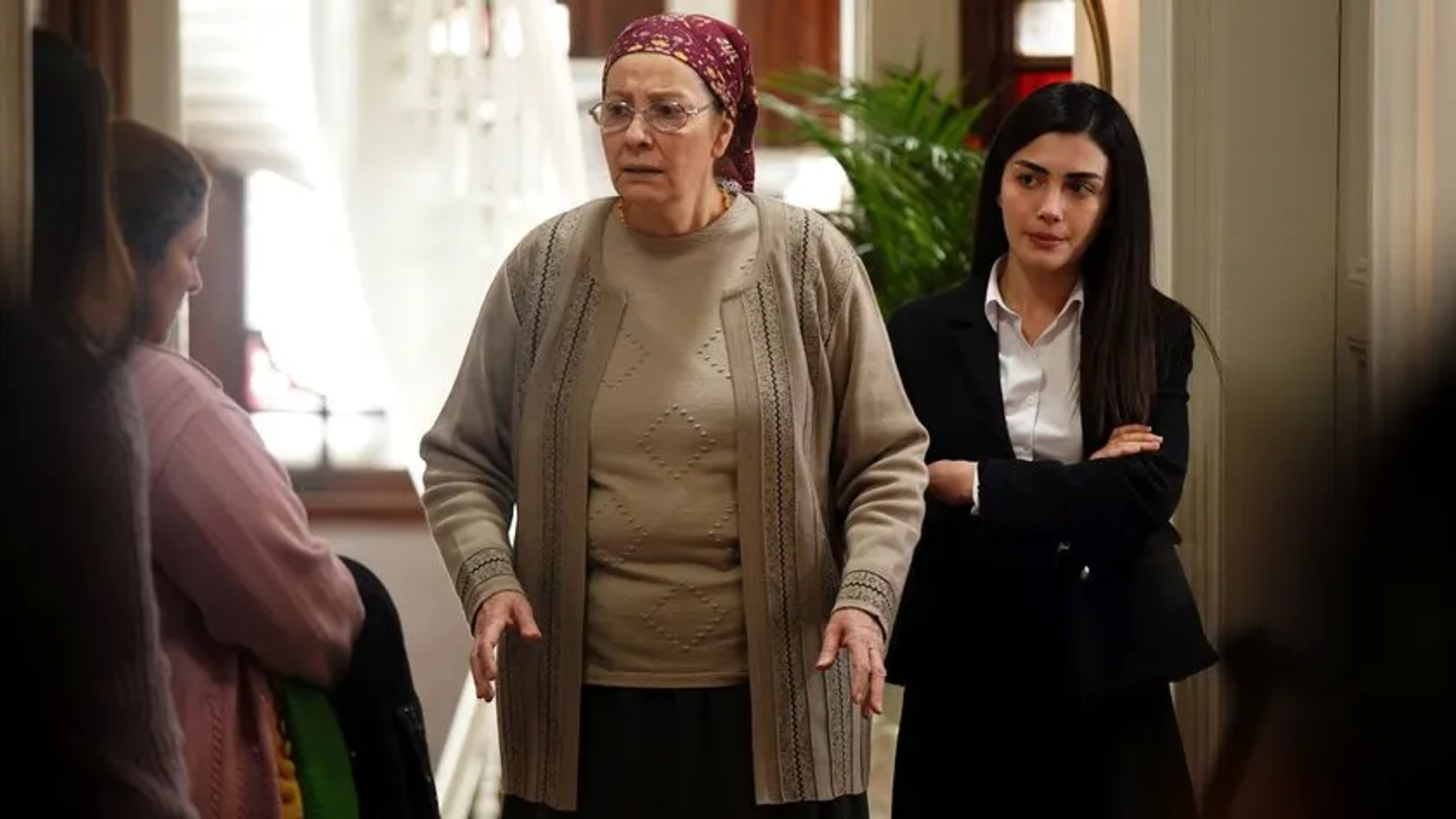 Özge Yagiz and Ayda Aksel in Baba (2022)