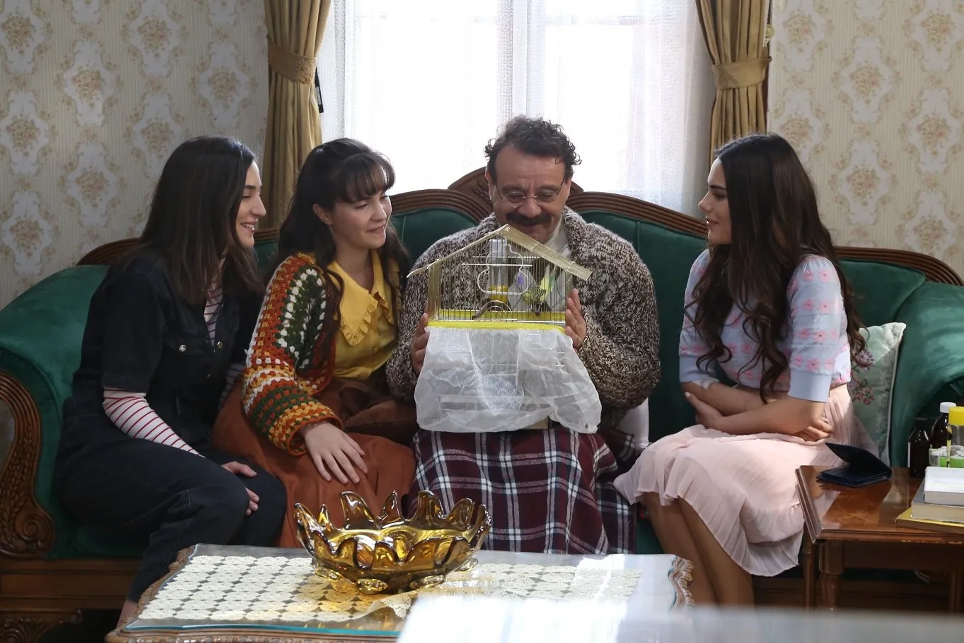 Reha Özcan, Almila Ada, and Özgü Kaya in Three Sisters (2022)